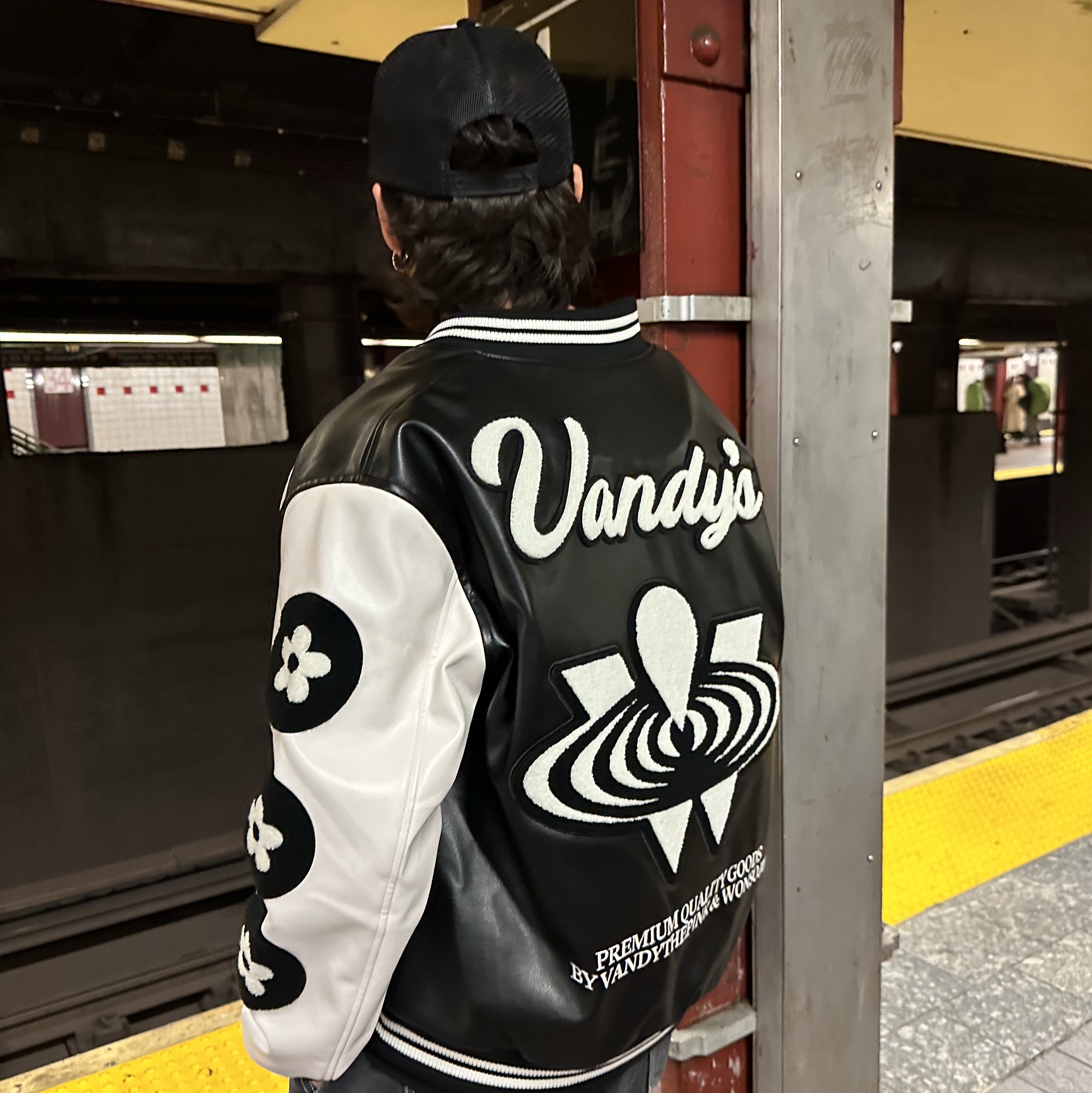 Vandy The Pink Won & Only Varsity Jacket, Vandy The Pink x Wonsoju Trucker Hat Black 착용 스타일 - 2