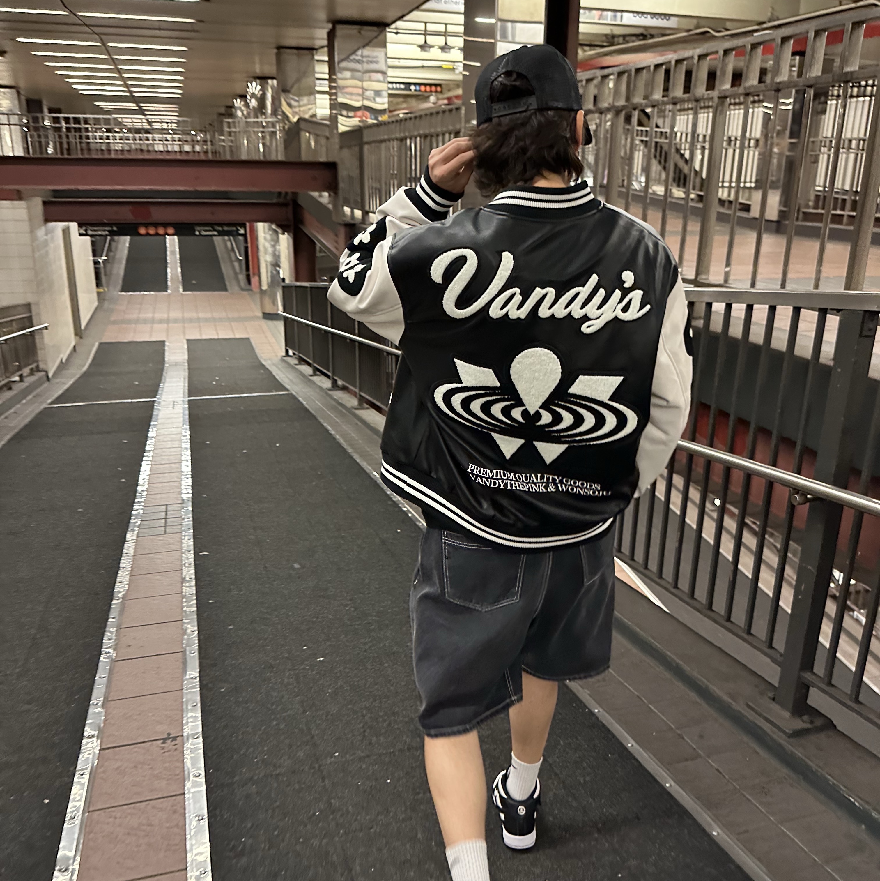 Vandy The Pink Won & Only Varsity Jacket, Vandy The Pink x Wonsoju Trucker Hat Black 착용 스타일 - 1