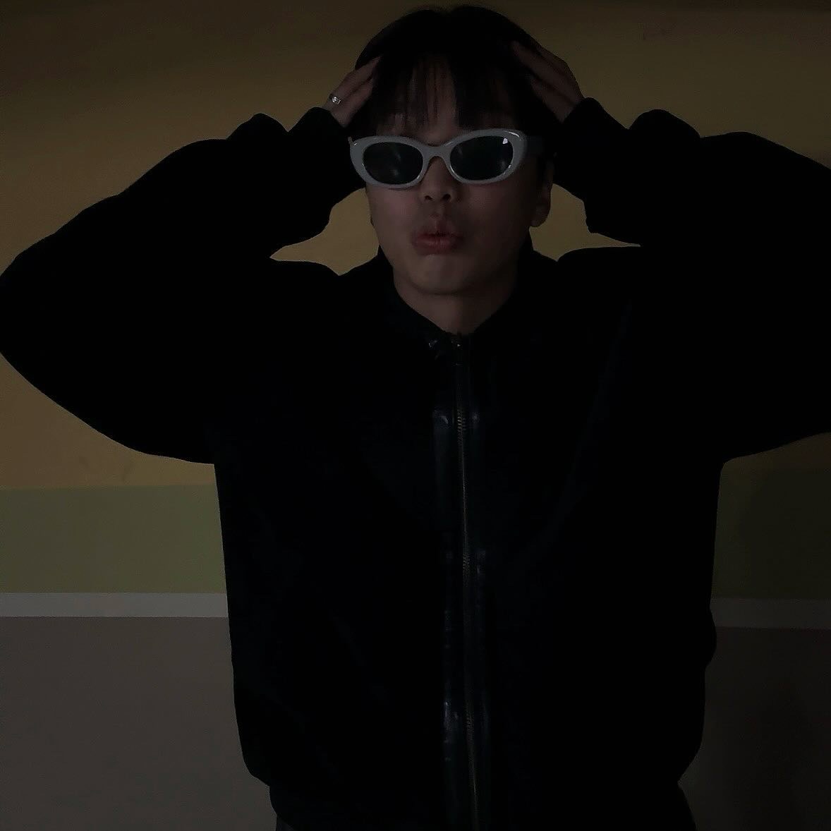 Undermycar x Emostanceclub Aknosom Leather Paneled Velour Bomber Black Iris - 23FW 착용 스타일 - 4