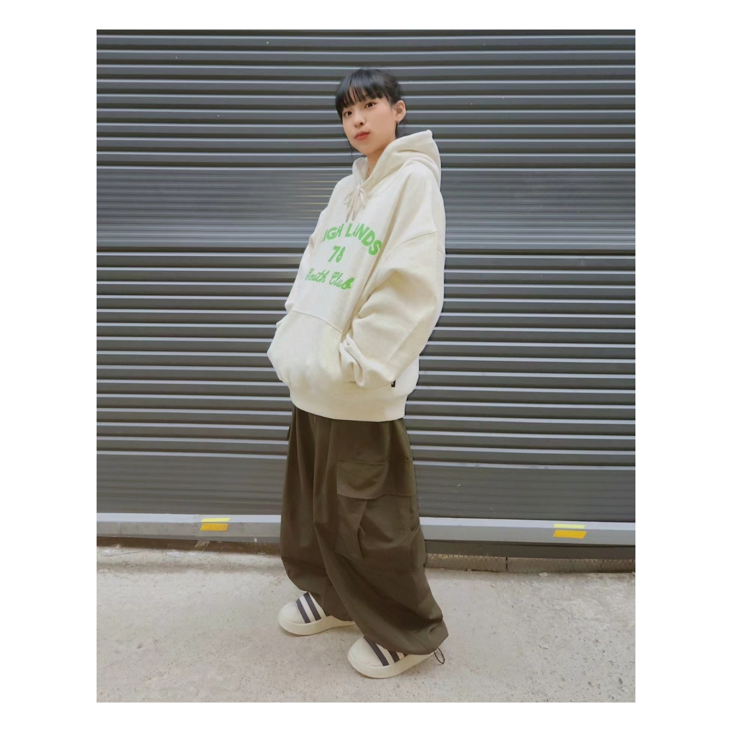 Adidas Puffylette Off White 착용 스타일