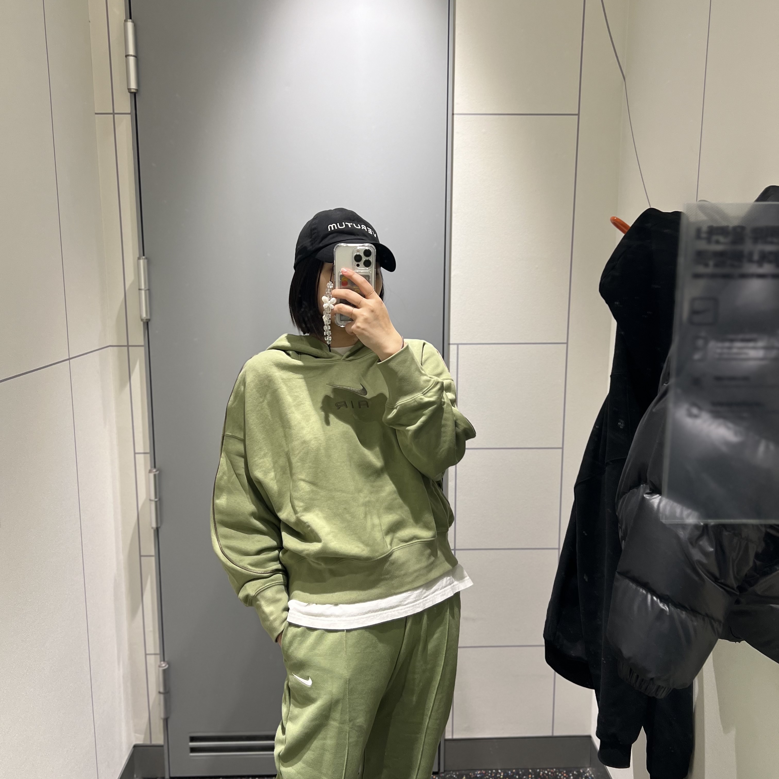 (W) Balenciaga 3XL Sneakers Light Beige, (W) Nike Air Fleece Hoodie Alligator - Asia 착용 스타일 - 2