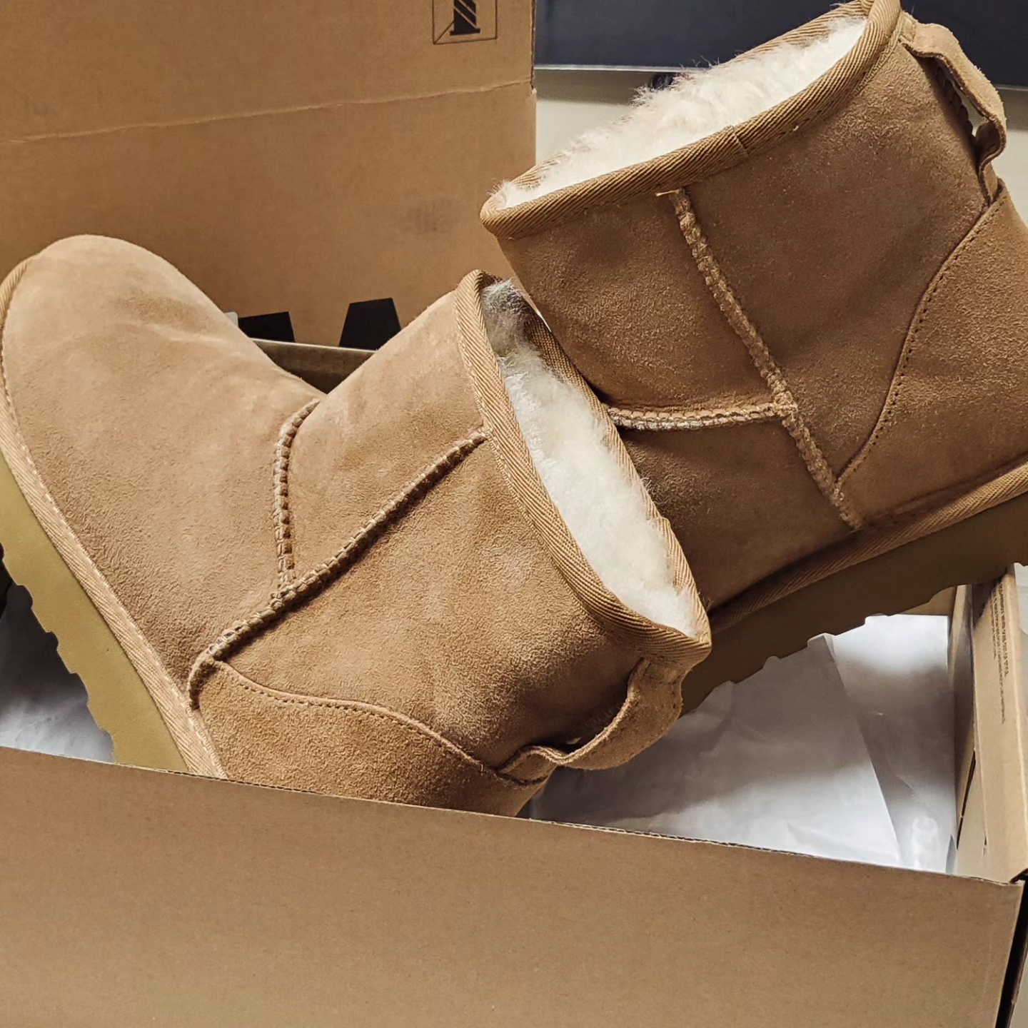 (W) UGG Classic Mini II Boots Chestnut 착용 스타일 - 1