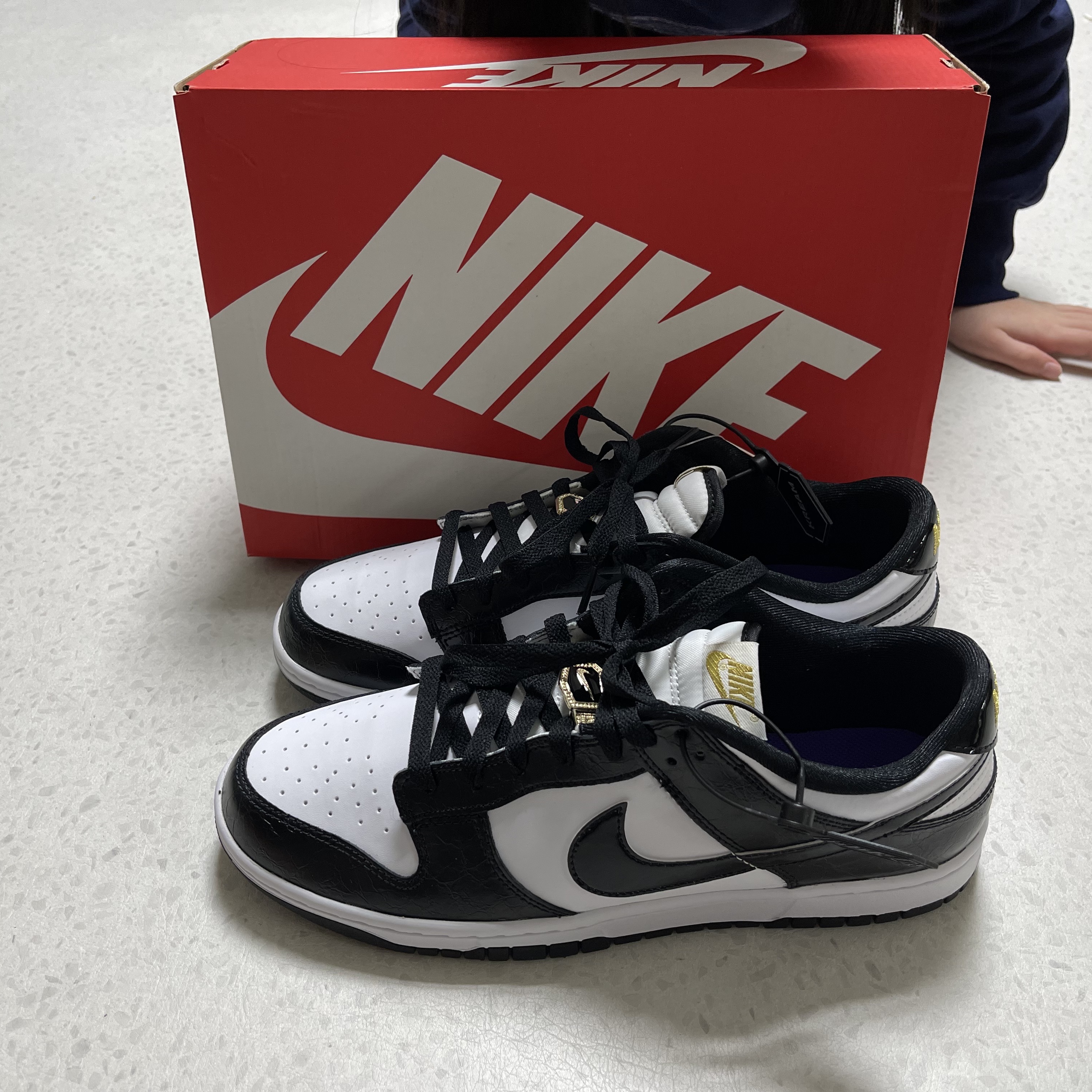 Nike Dunk Low Retro SE Black, Nike Dunk Low Retro Championship Court Purple 착용 스타일 - 2