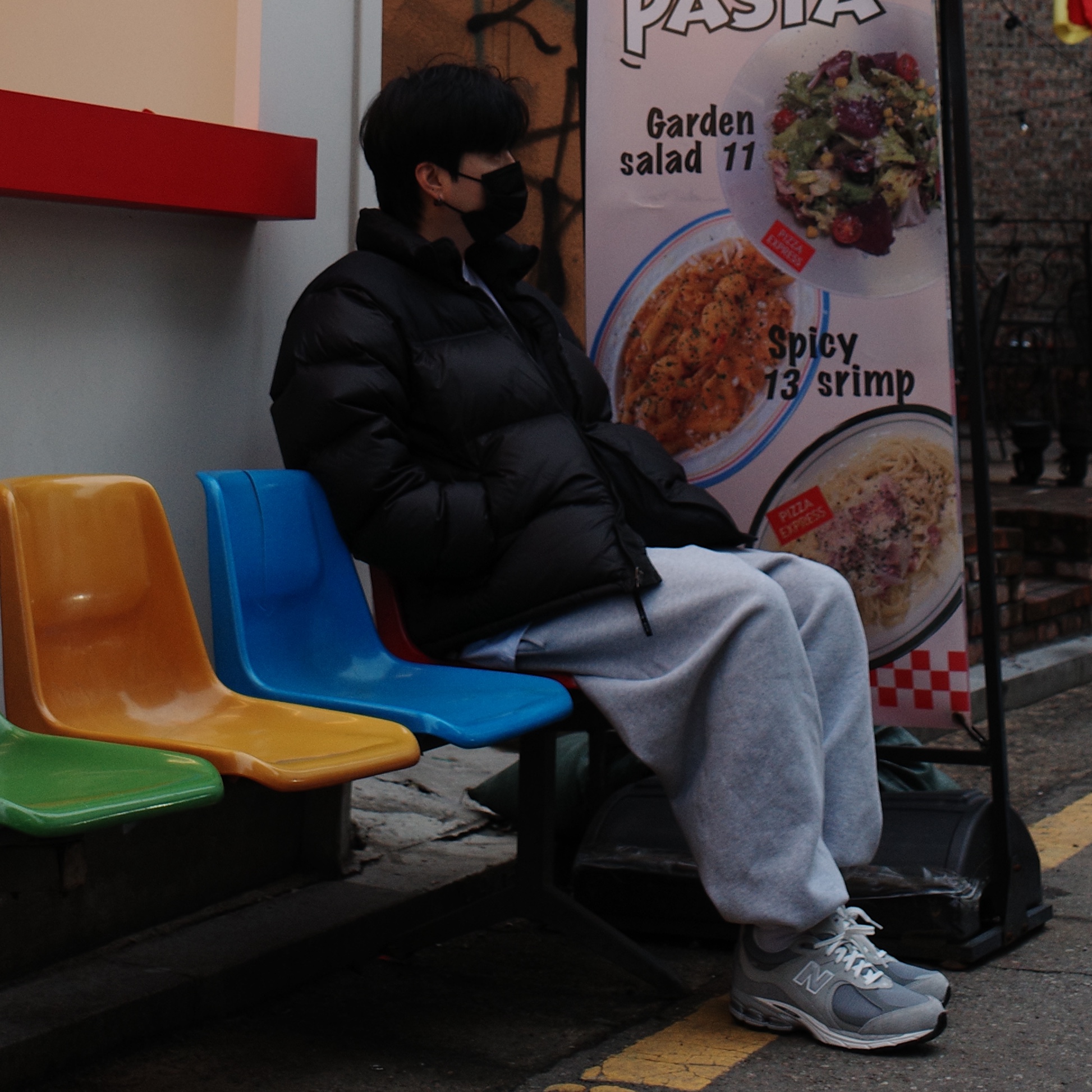 New Balance 2002R Gore-Tex Concrete Harbor Grey 착용 스타일 - 3