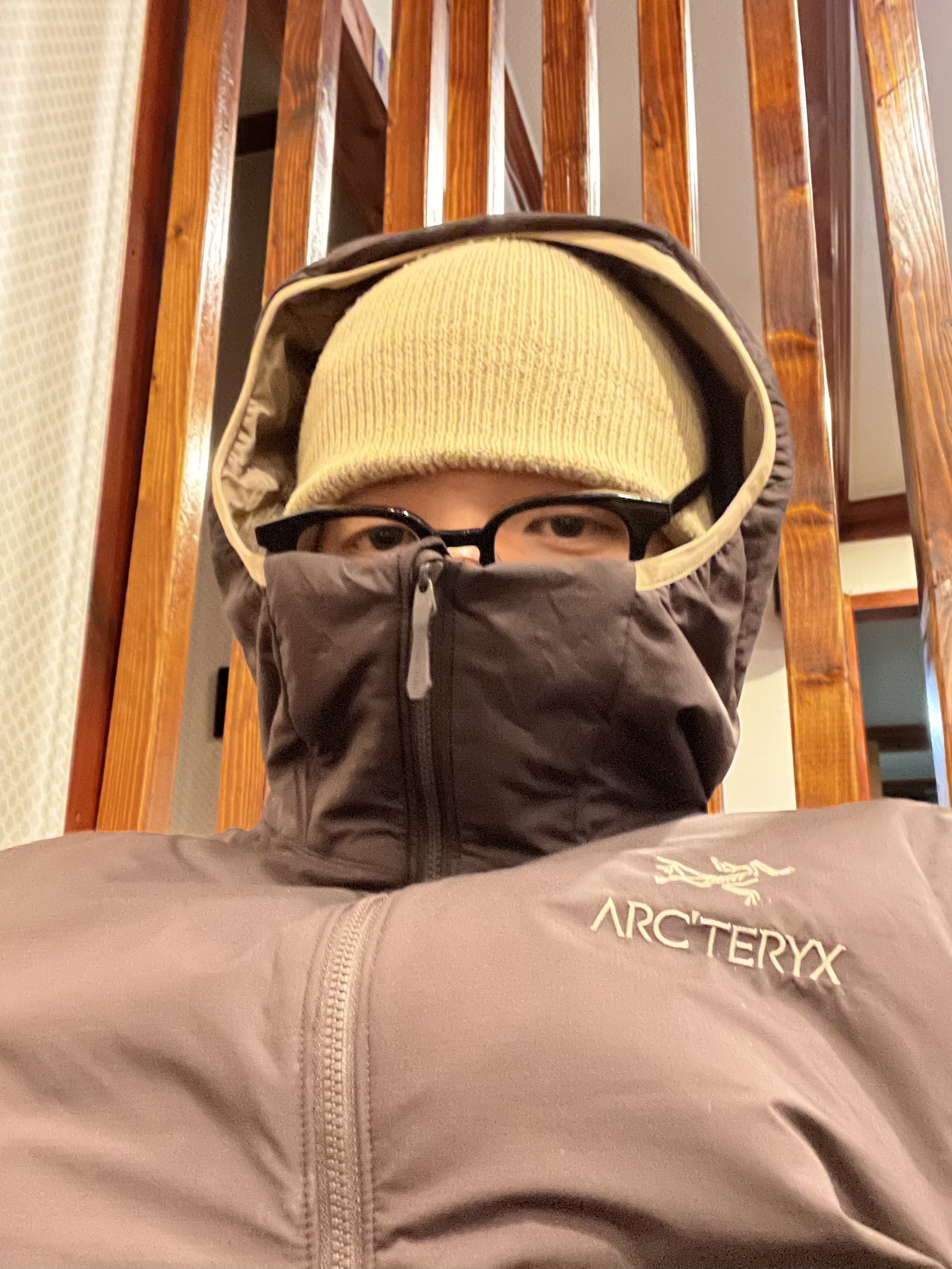Arc'teryx Atom LT Hoody Bitters, Arc'teryx Heliad 6 Crossbody Bag Black 착용 스타일 - 2