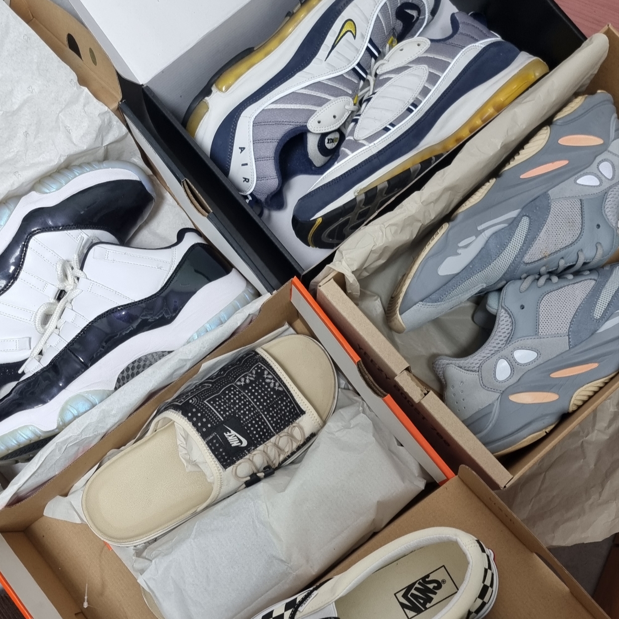 Nike Air Max 98 Tour Yellow, Adidas Yeezy Boost 700 Inertia 착용 스타일