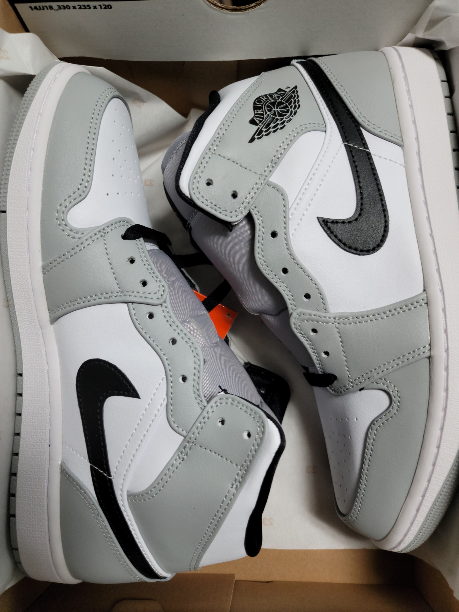Jordan 1 Mid Light Smoke Grey 착용 스타일