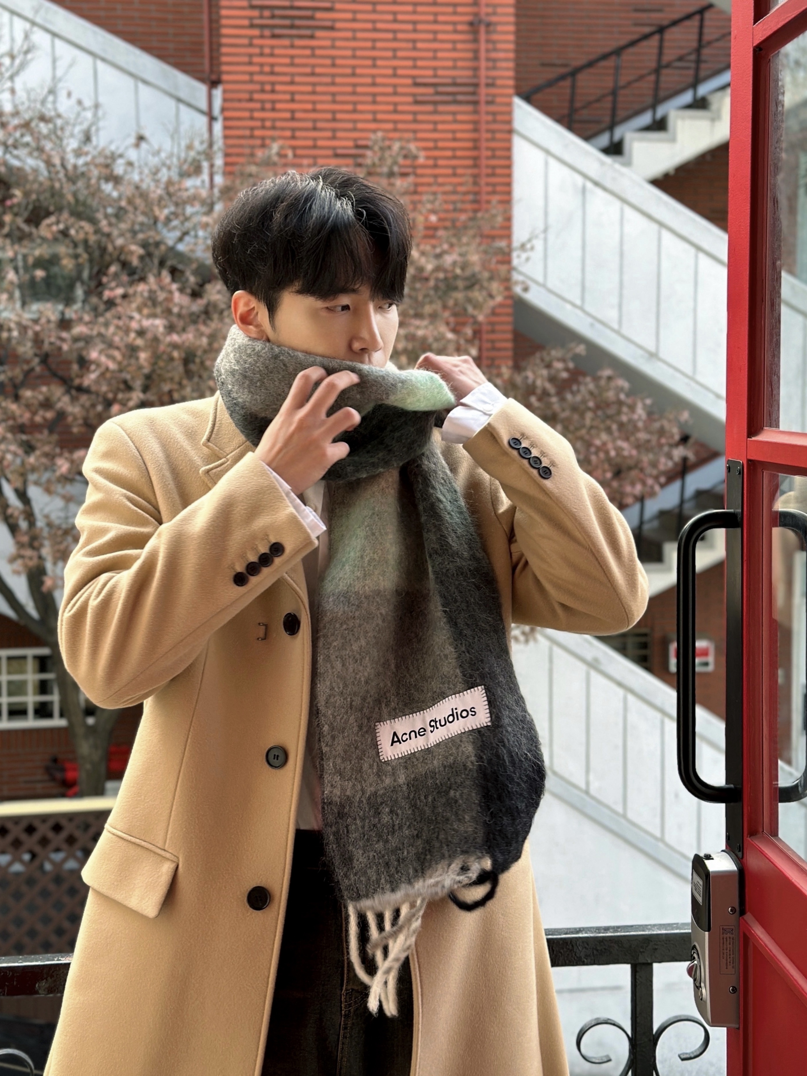 Acne Studios Mohair Check Muffler Grey Green Black, Saint Laurent Leather Silver Monogram Belt Black 착용 스타일 - 4