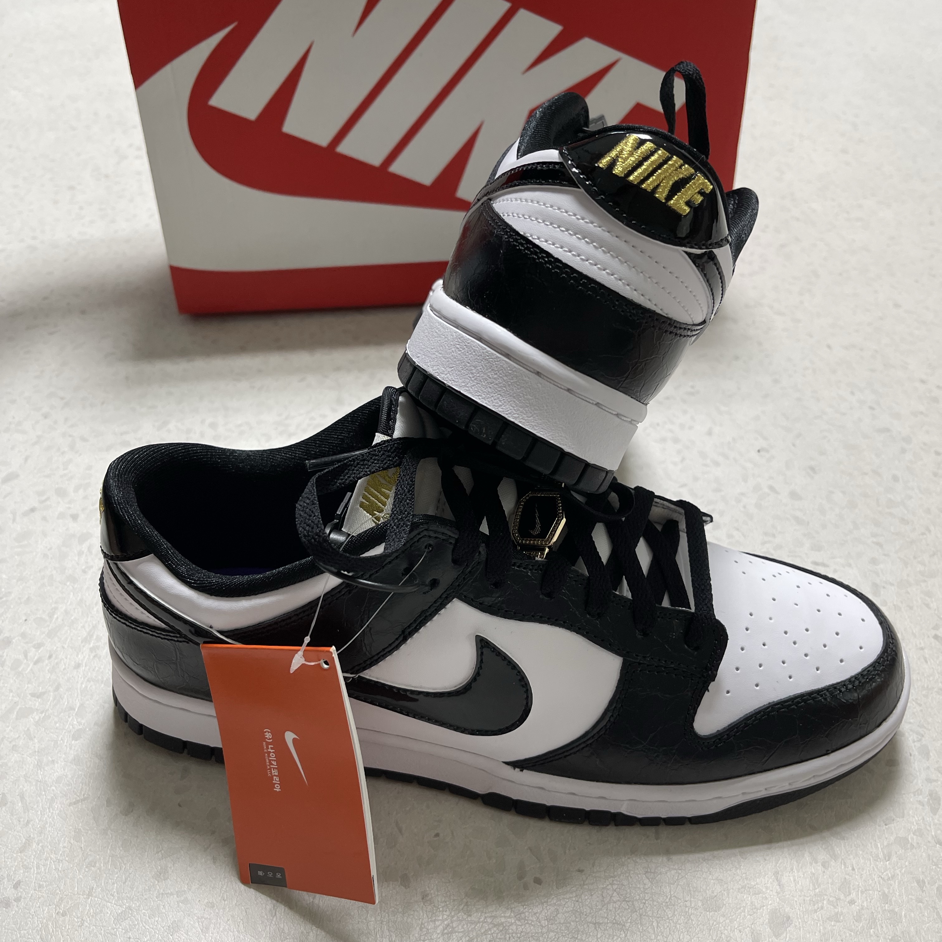 Nike Dunk Low Retro SE Black, Nike Dunk Low Retro Championship Court Purple 착용 스타일 - 1