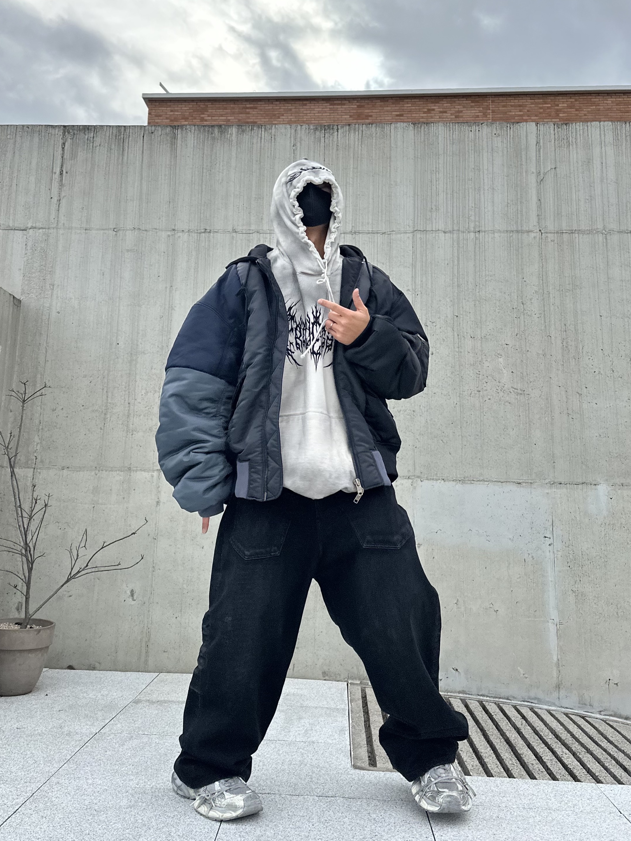 Project G/R Backward Denim Pants Black, Project G/R Unbalanced Reworked Bomber Jacket Black 착용 스타일 - 1