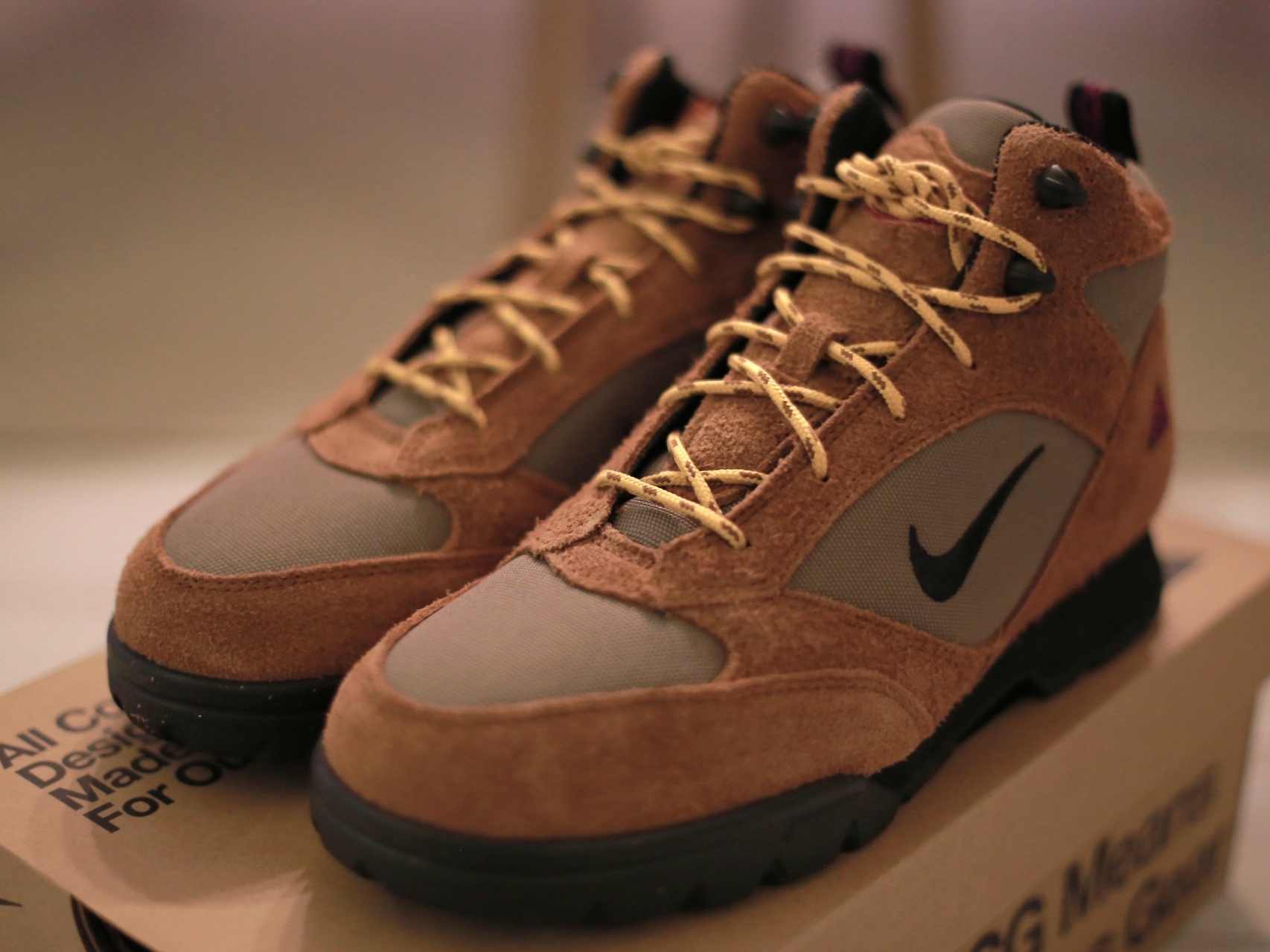 Nike ACG Torre Mid Waterproof Pecan and Olive Grey 착용 스타일 - 2