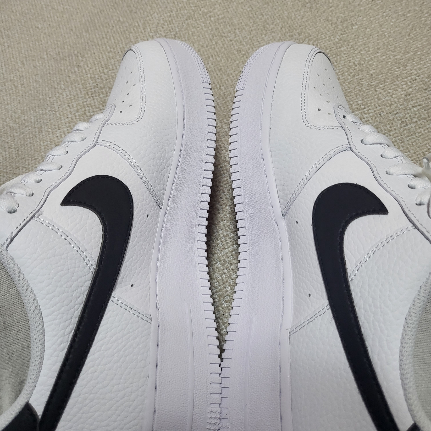 Nike Air Force 1 '07 White Black 착용 스타일