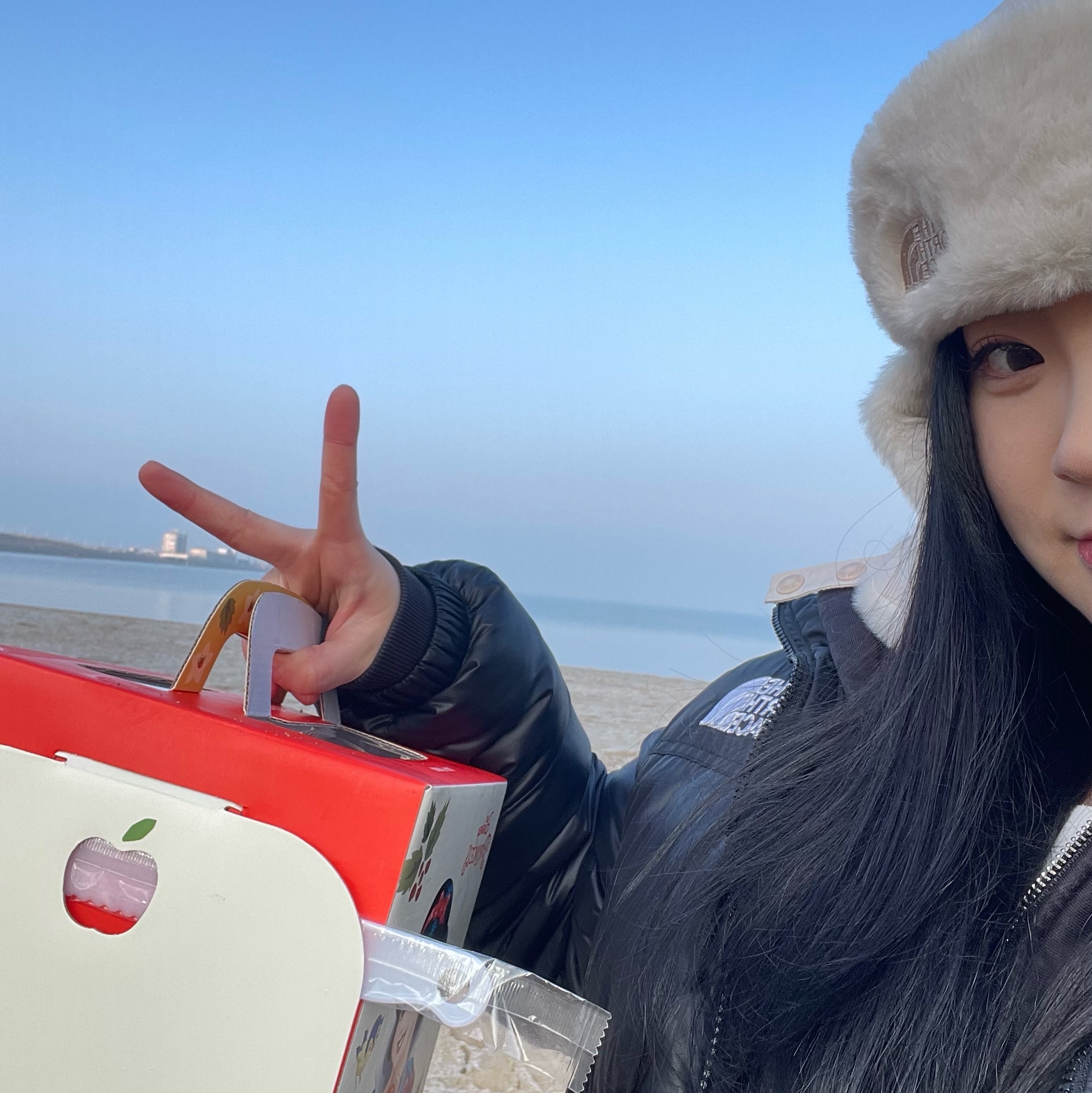 The North Face Expedition Earmuff Cap Sand White, Supreme Waist Bag Blue - 23FW 착용 스타일 - 1