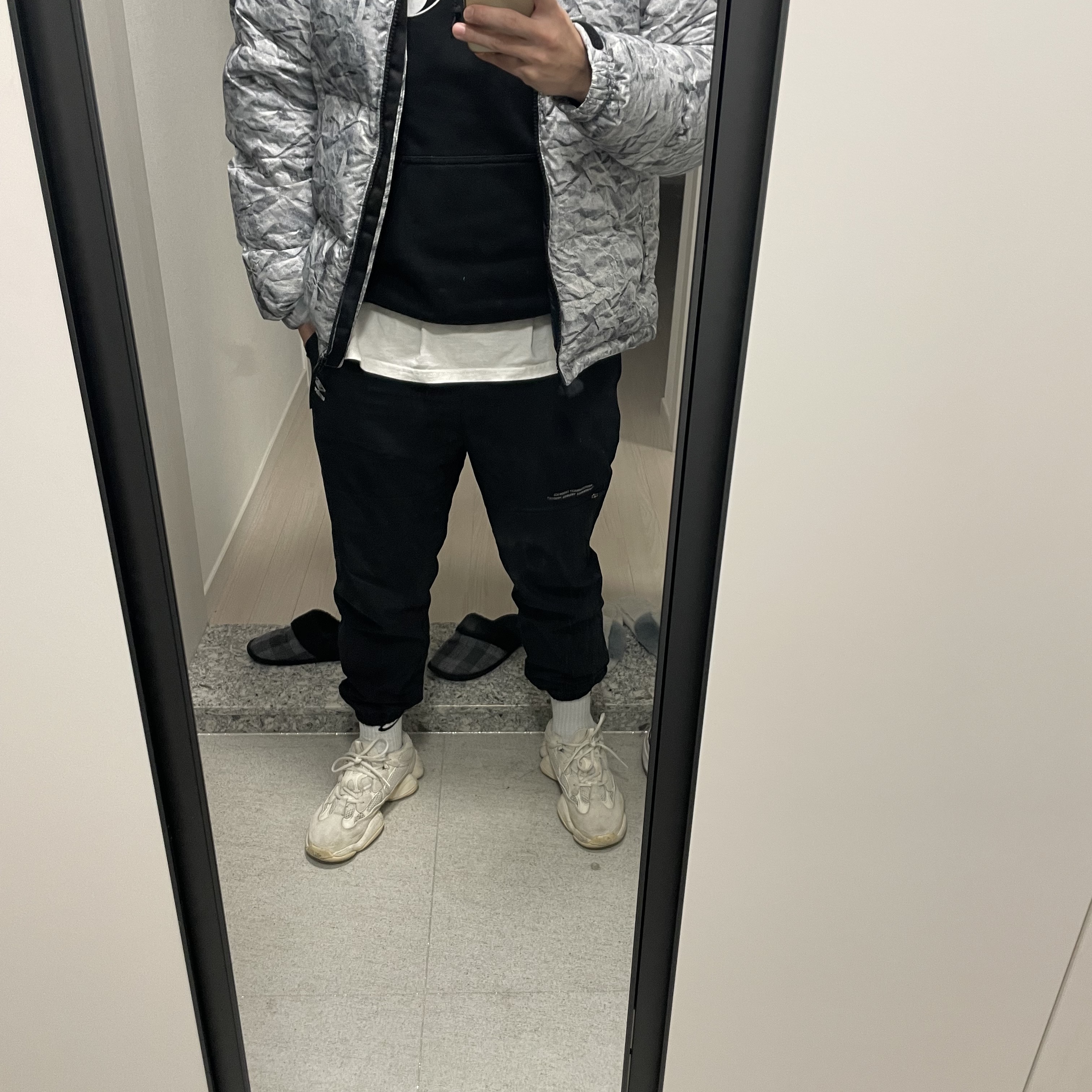 Stussy x Our Legacy Yin Yang Hood Black, Adidas Yeezy 500 Bone White 착용 스타일