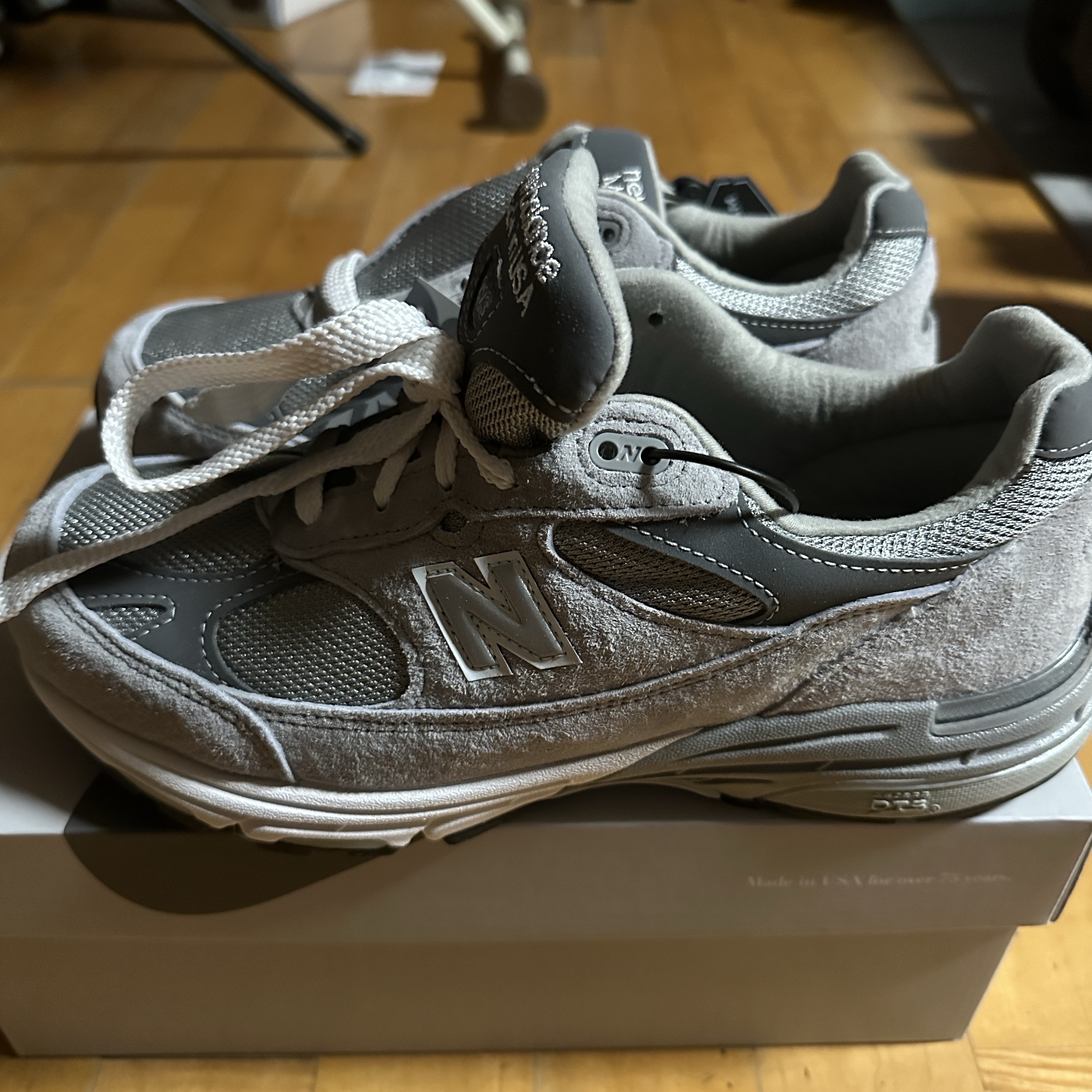 (W) New Balance 993 Made in USA Grey - D Wide 착용 스타일