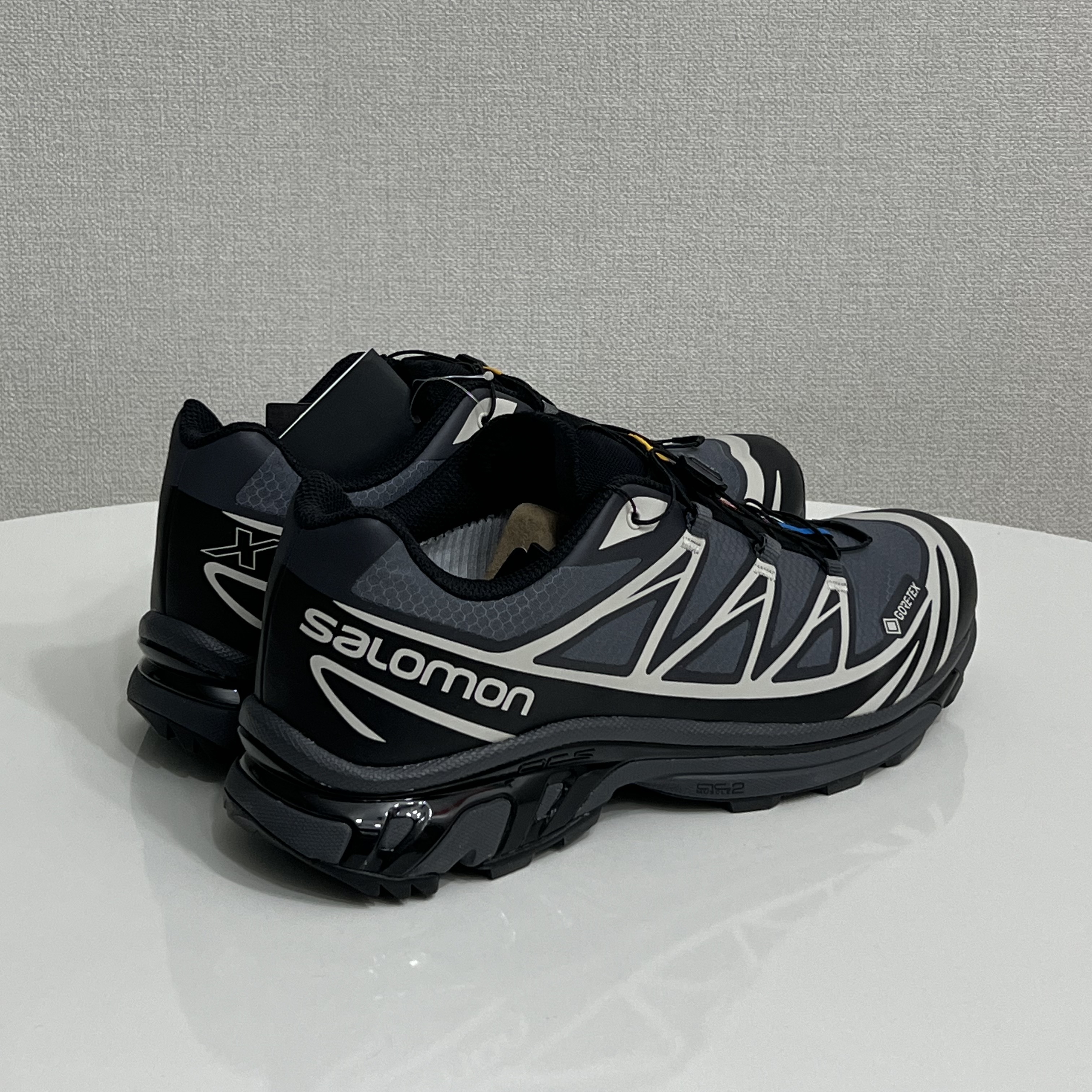 Salomon XT-6 Gore-Tex Black Ebony 착용 스타일 - 1