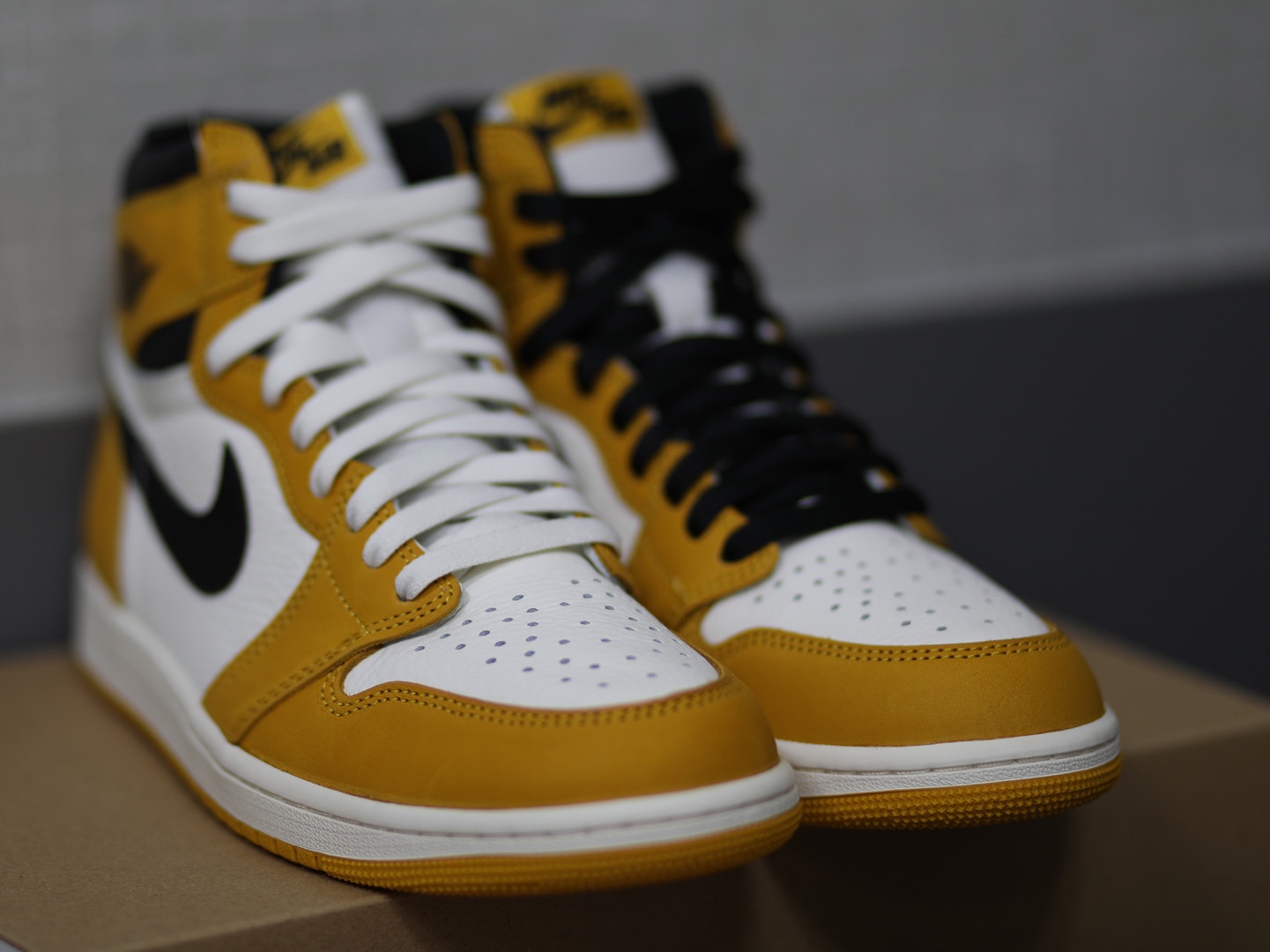 Jordan 1 Retro High OG Yellow Ochre 착용 스타일 - 1