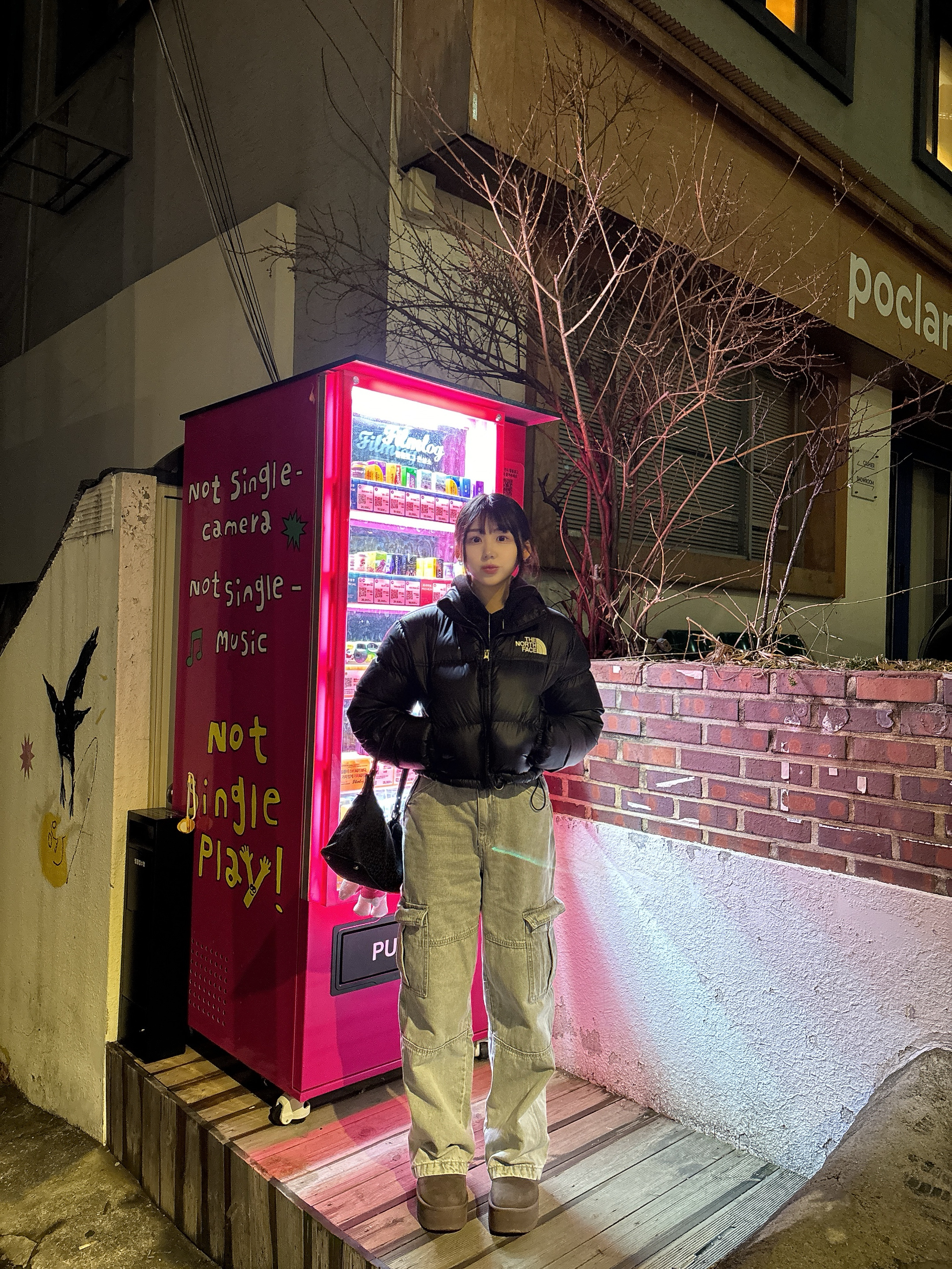 (W) The North Face Nuptse Short Jacket Black 착용 스타일 - 3