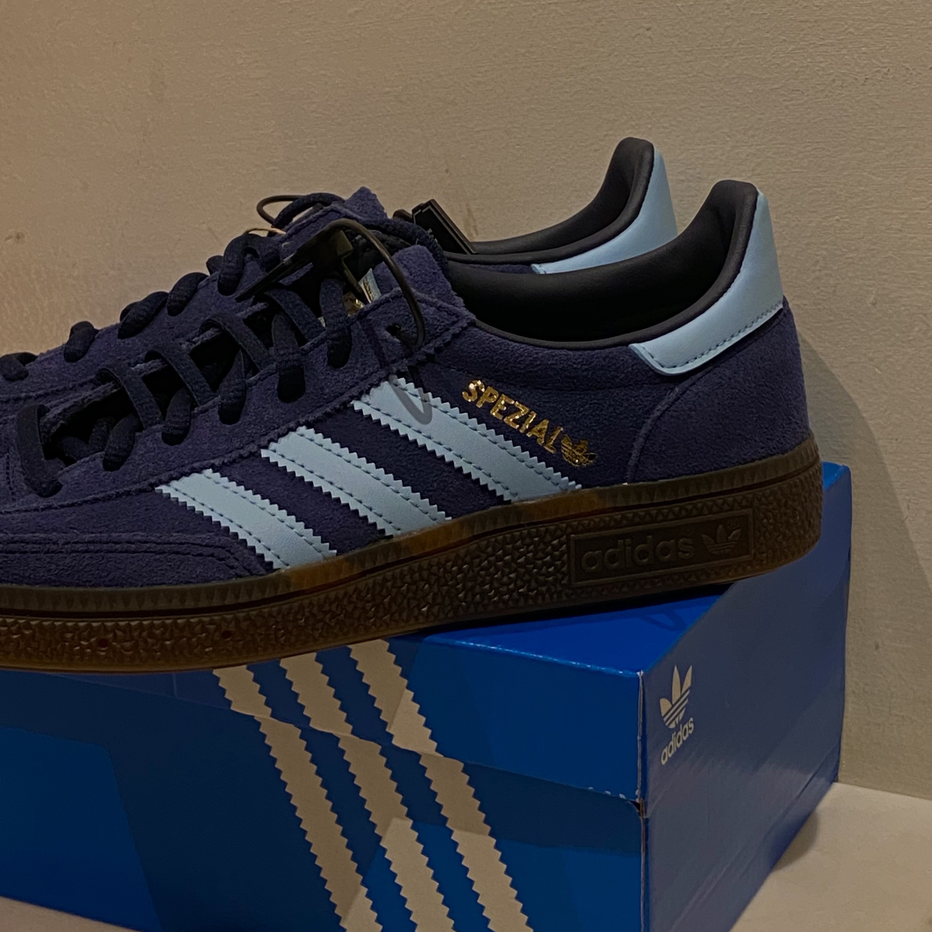 Adidas Spezial Handball Collegiate Navy 착용 스타일
