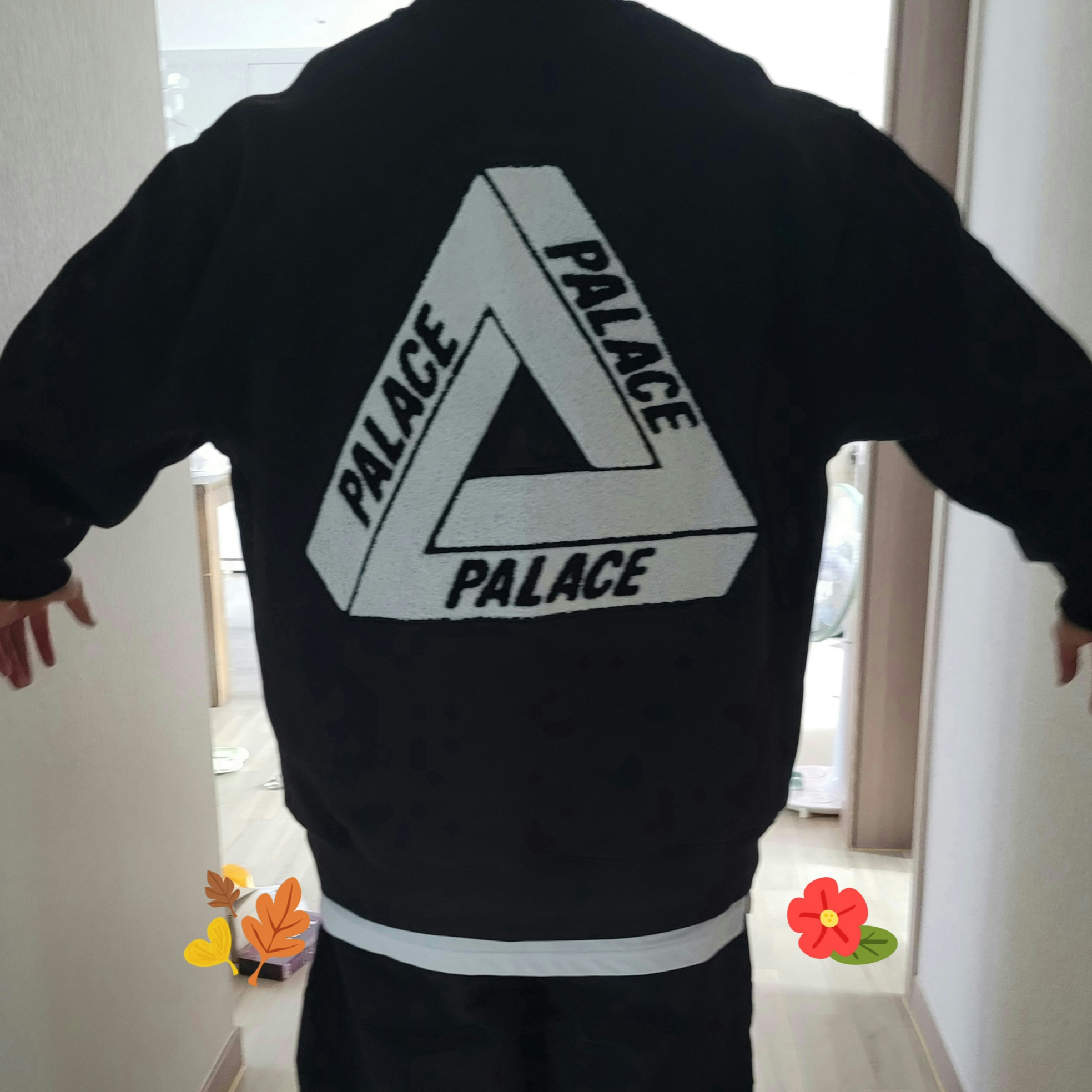 Palace Fleece Tri-Ferg Crew Black - 23SS 착용 스타일