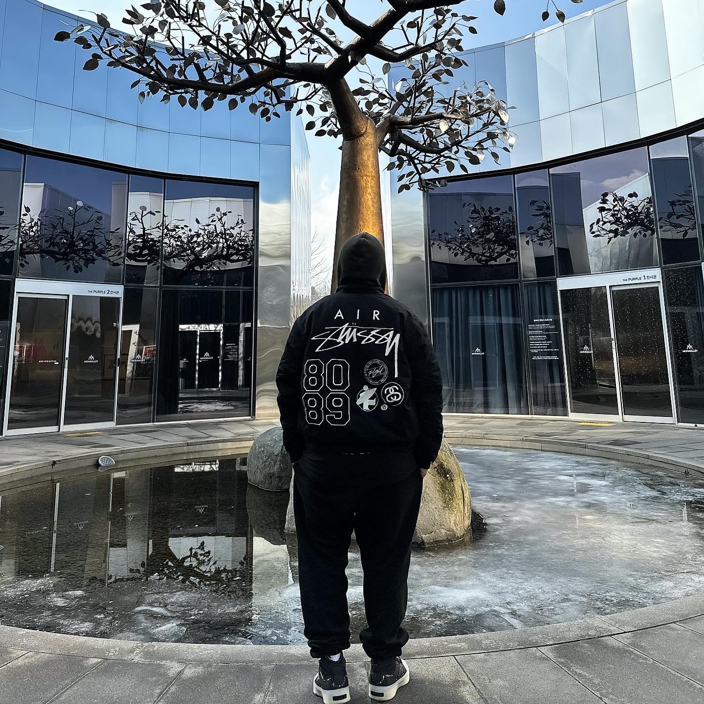 Nike x Stussy Reversible Jacket Black (FJ9153-010), Essentials Sweatpants Jet Black - 23FW 착용 스타일 - 1