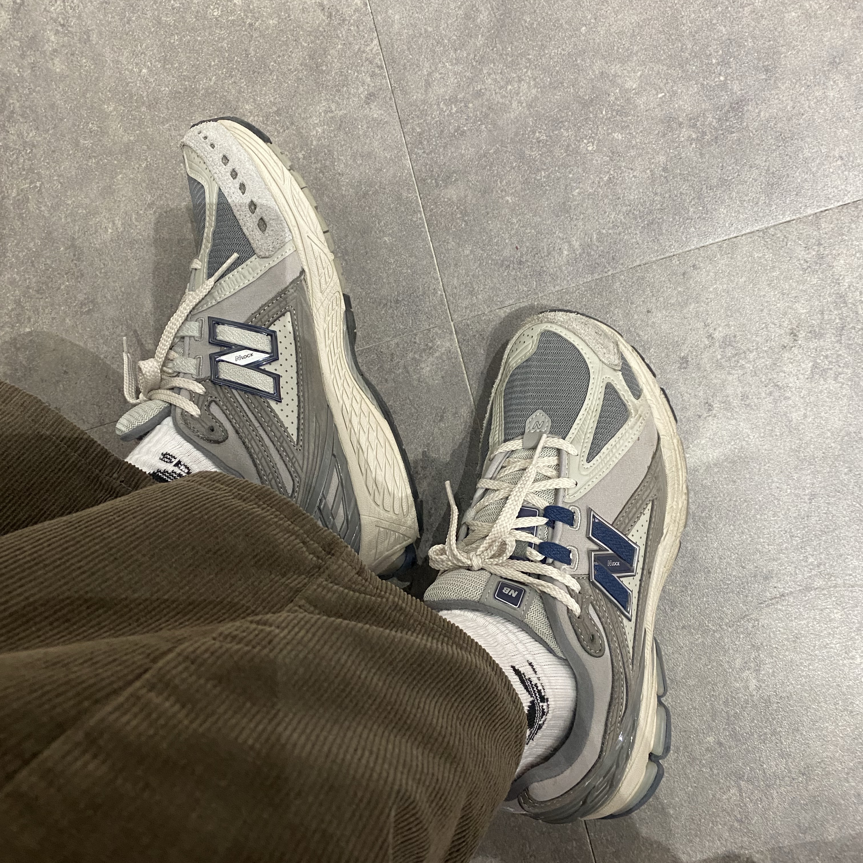 New Balance 1906R Gray 착용 스타일 - 2
