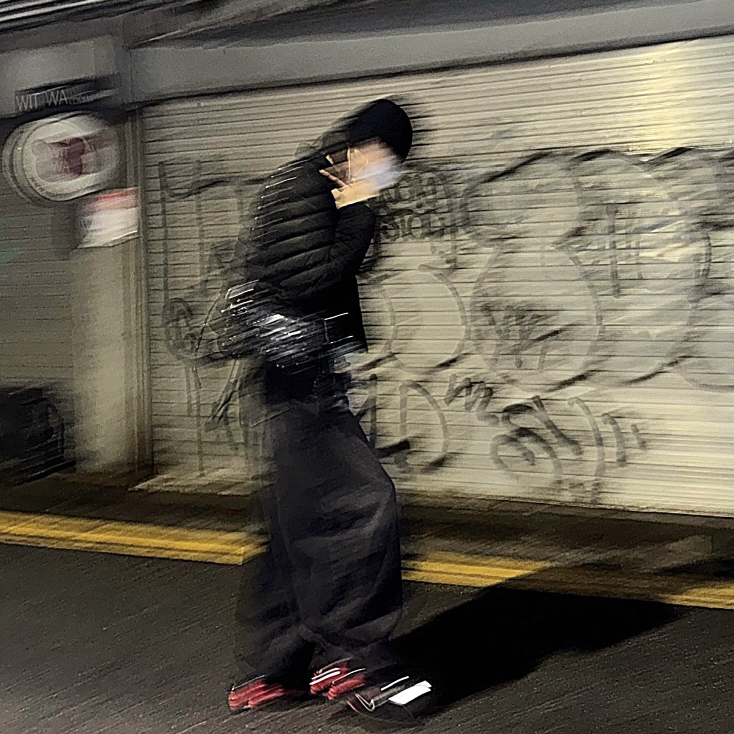 Nike x Martine Rose Shox MR4 Black, Balenciaga Arena Lambskin Aged Silver Hardware Le Cagole XS Flap Bag Black 착용 스타일 - 3