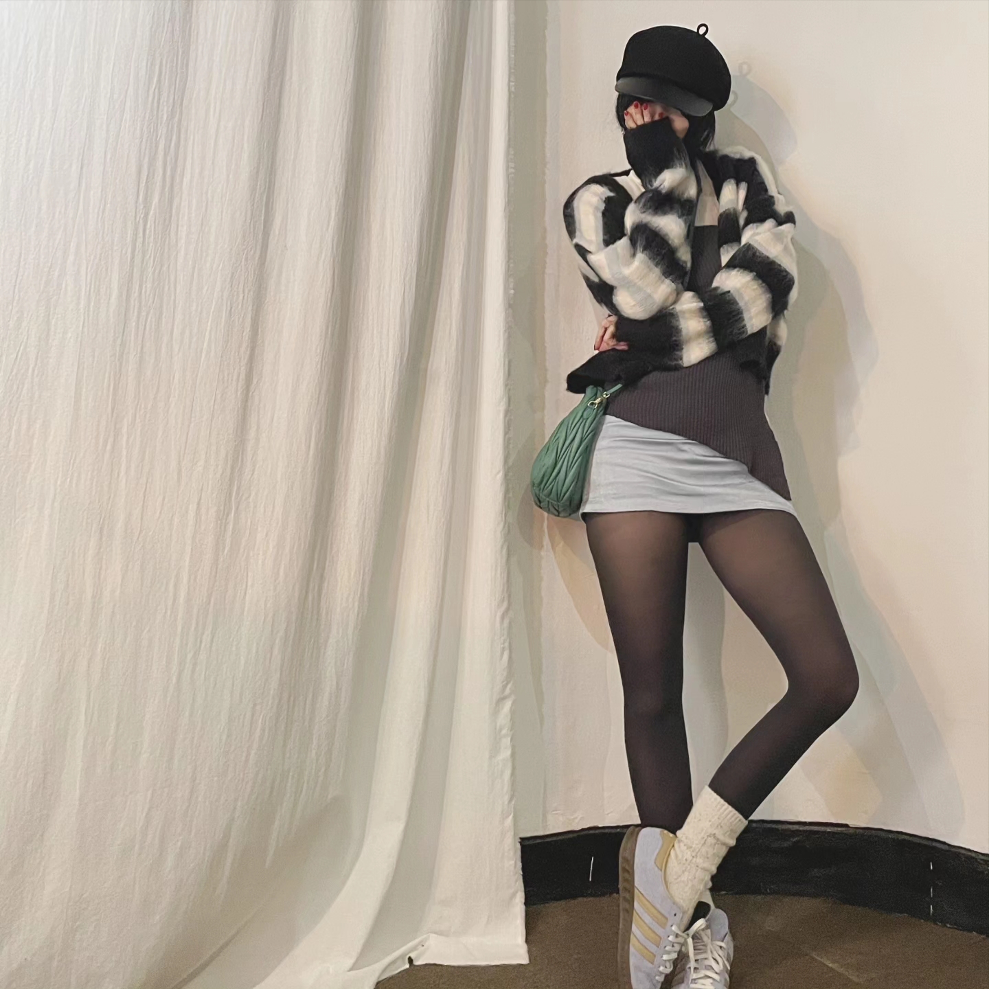 Miu Miu Wander Matelasse Nappa Leather Mini Hobo Bag Sage Green, Adidas State Series Illinois Ambient Sky 착용 스타일 - 1