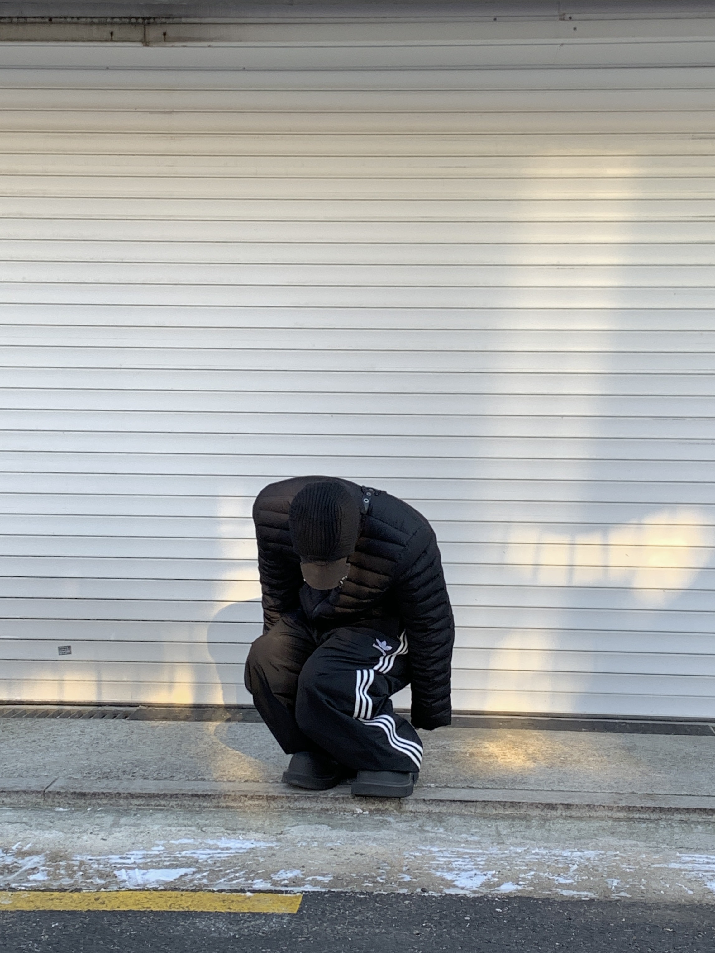Balenciaga Heavy Piercing Cap Faded Black, Balenciaga x Adidas Tracksuit Trousers Black 착용 스타일 - 6