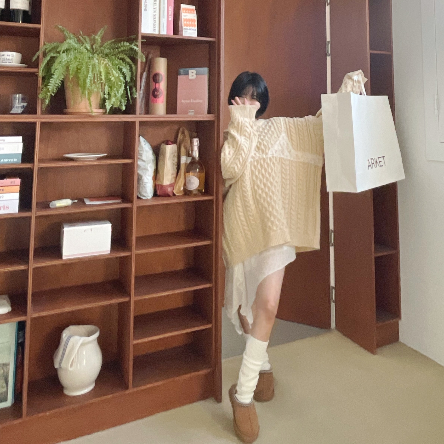 (W) UGG Tasman Slipper Chestnut 착용 스타일 - 1