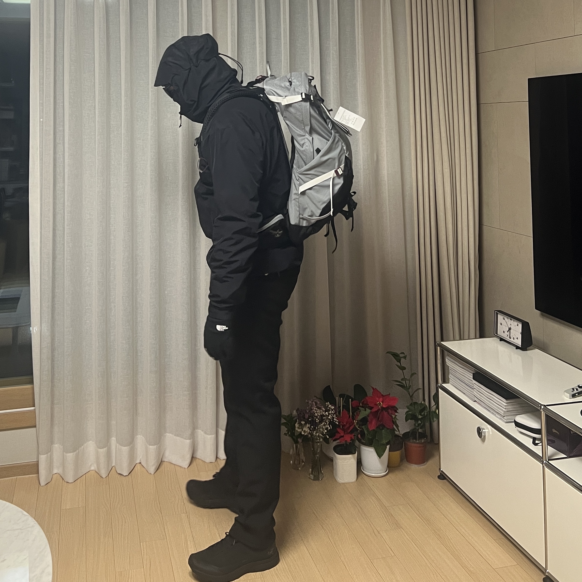 Arc'teryx Beta LT Jacket Black, Arc'teryx Atom LT Hoody Black 착용 스타일 - 3