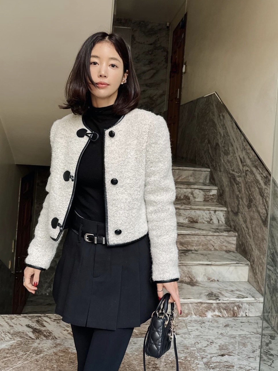 Dior Small Lady Bag My ABCDior Cannage Lambskin Black 착용 스타일 - 2
