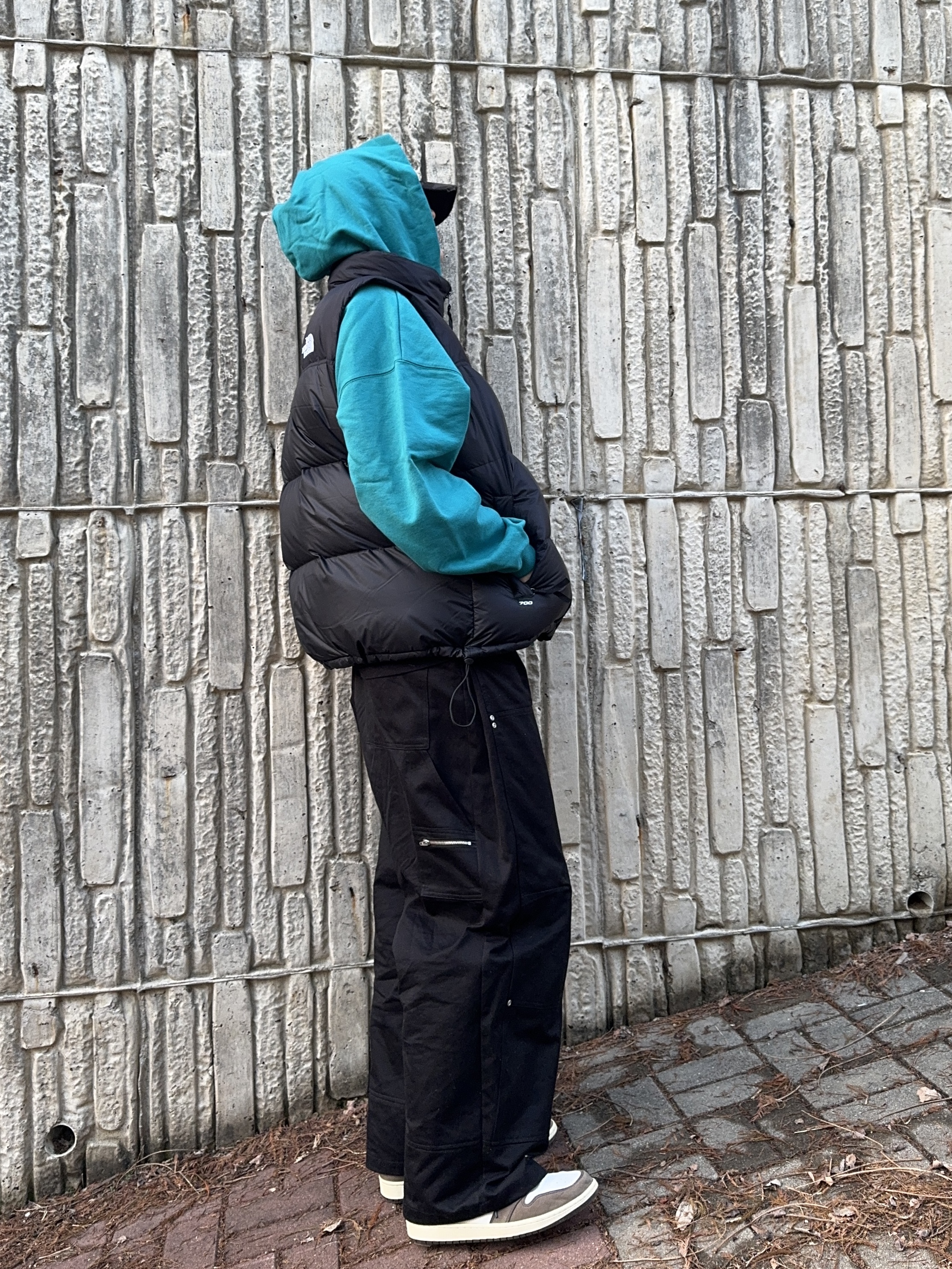 The North Face 1996 Retro Nuptse Vest Black, Jordan 1 x Travis Scott Retro High OG SP Mocha 착용 스타일 - 1