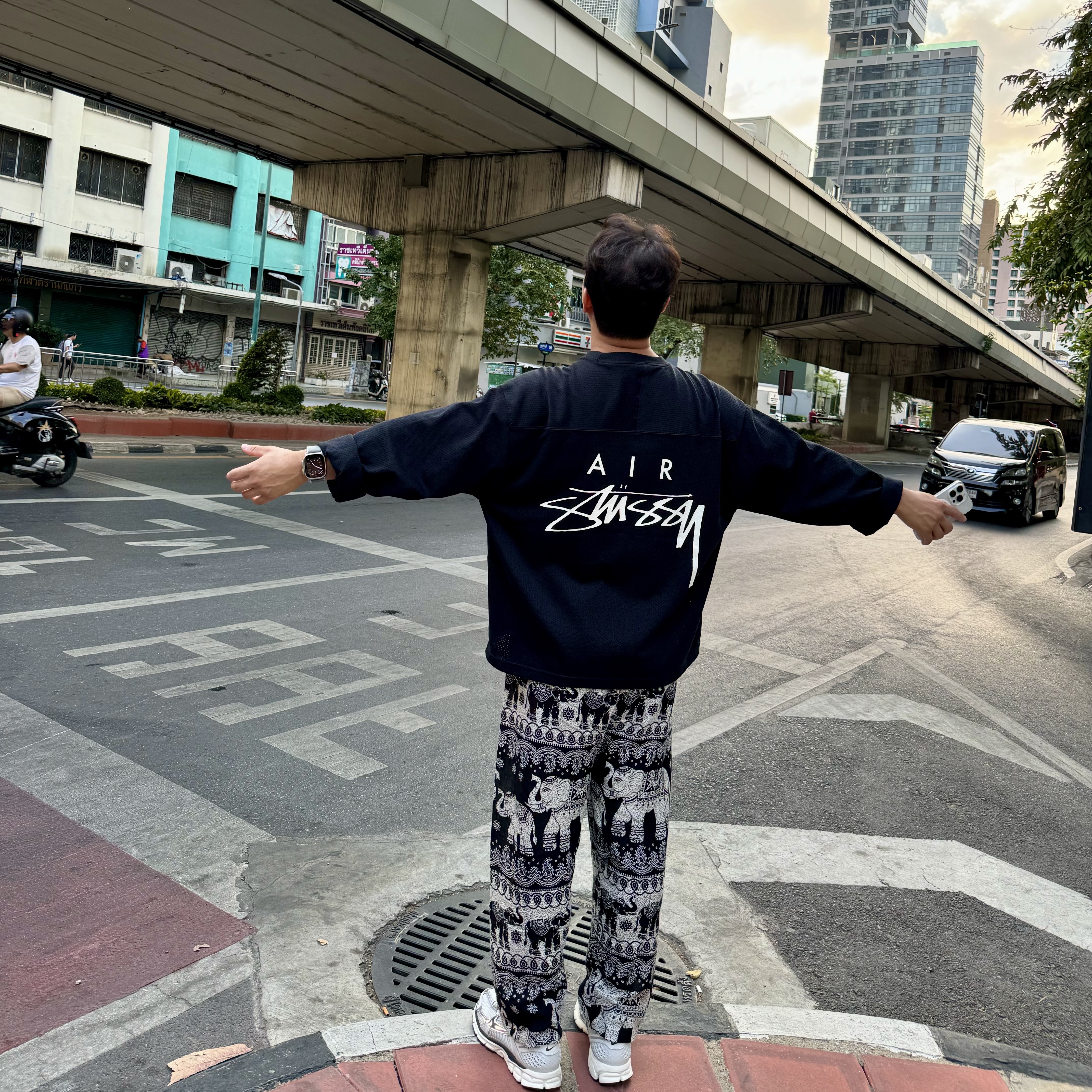 (W) Nike Zoom Vomero 5 Photon Dust and Metallic Silver, Nike x Stussy Long Sleeve Top Black (FJ9164-010) 착용 스타일