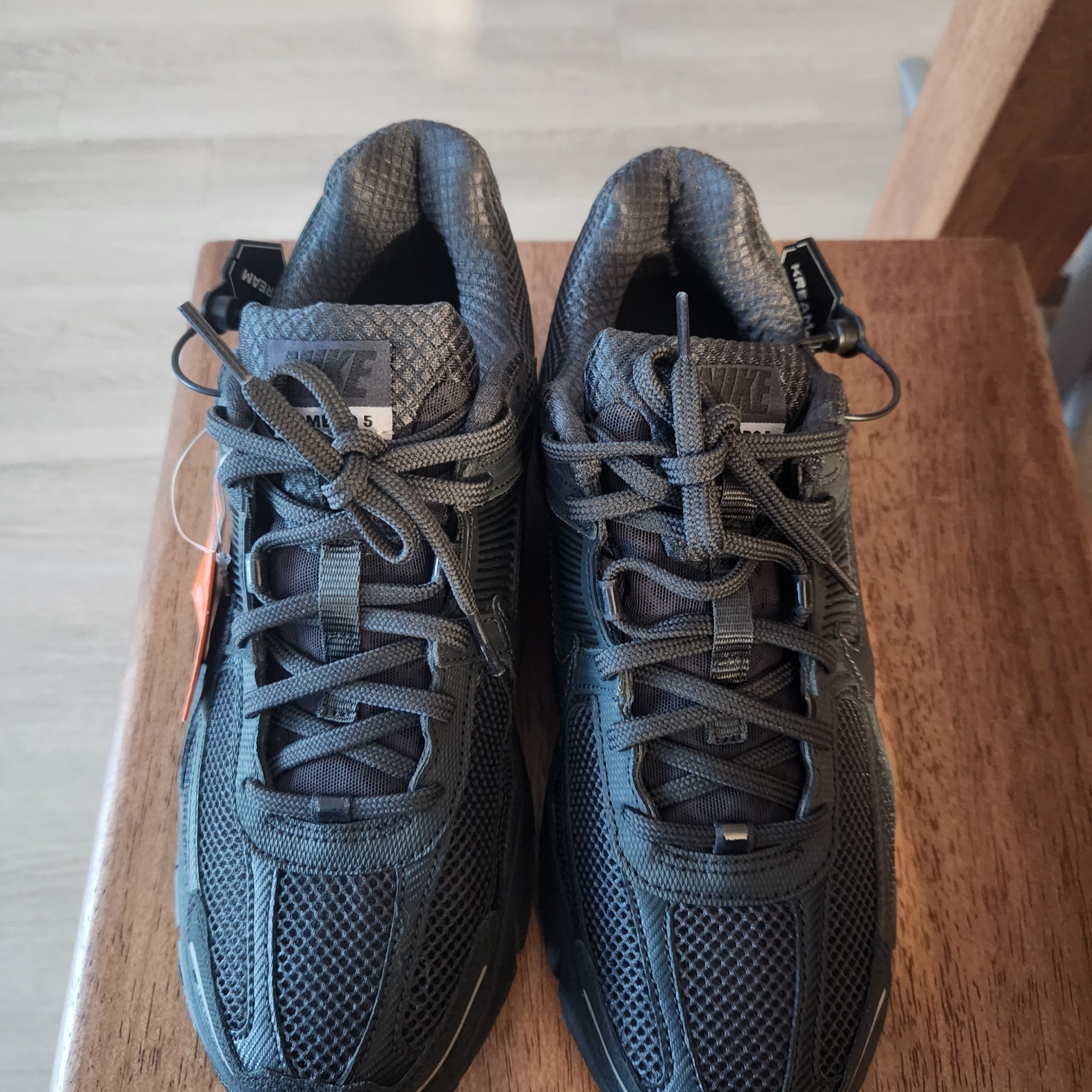 Nike Zoom Vomero 5 SP Anthracite 2023 착용 스타일 - 1