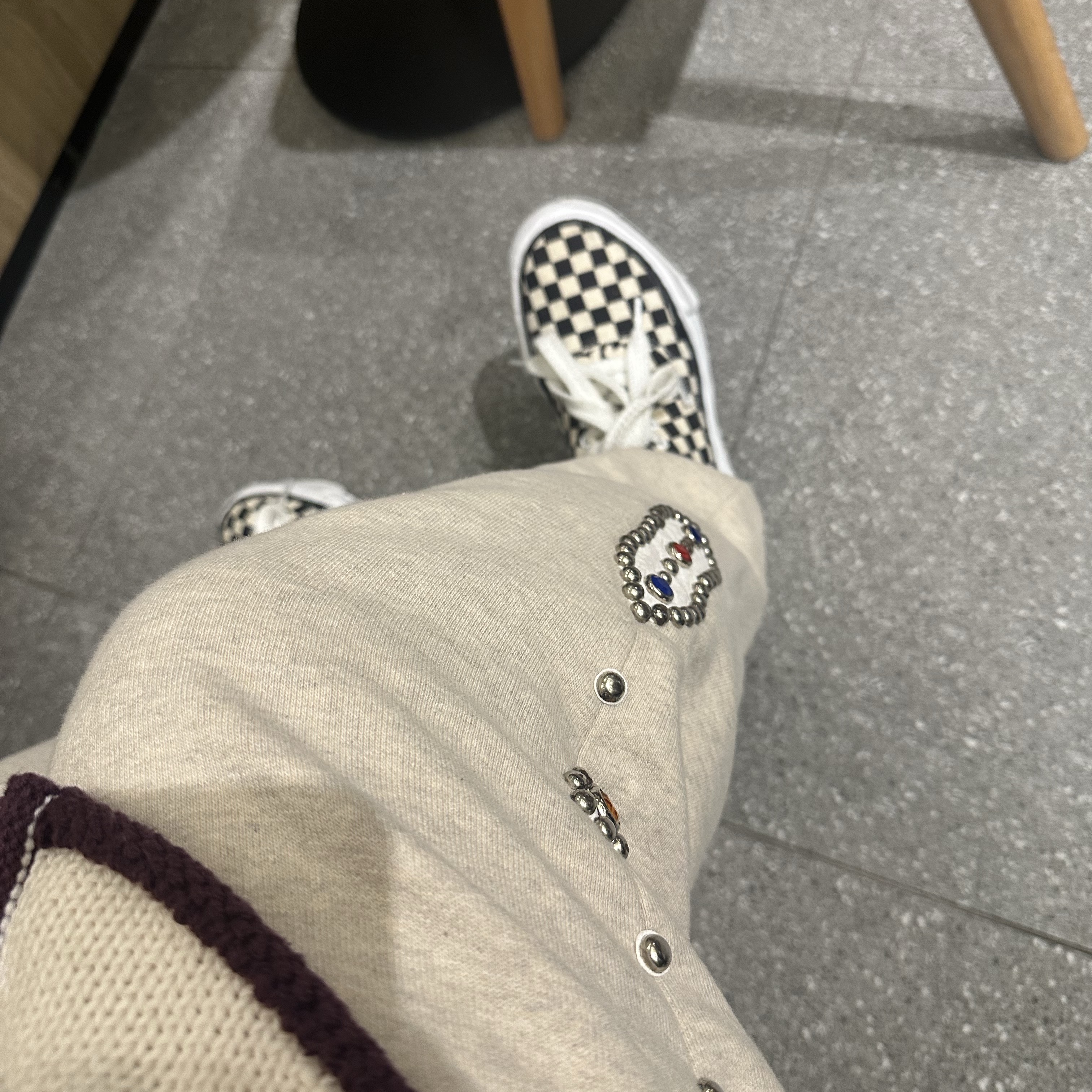 Kapital Gauze Bandana Beach Snuffkin Bag Khaki, Maison Mihara Yasuhiro Baker OG Sole Canvas Low Cut Sneakers Black White 착용 스타일 - 4