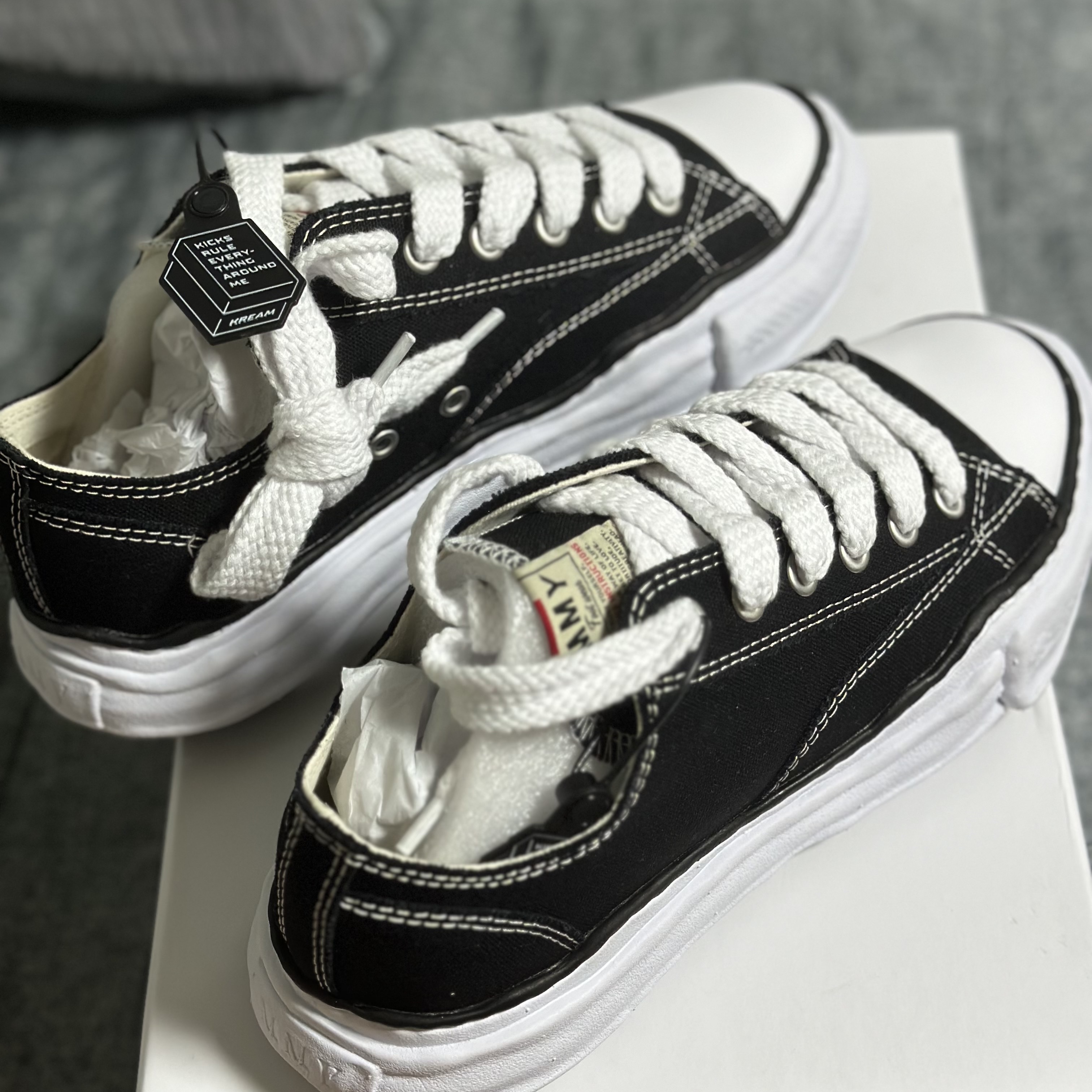 Maison Mihara Yasuhiro Peterson OG Sole Canvas Low Sneakers Black 착용 스타일
