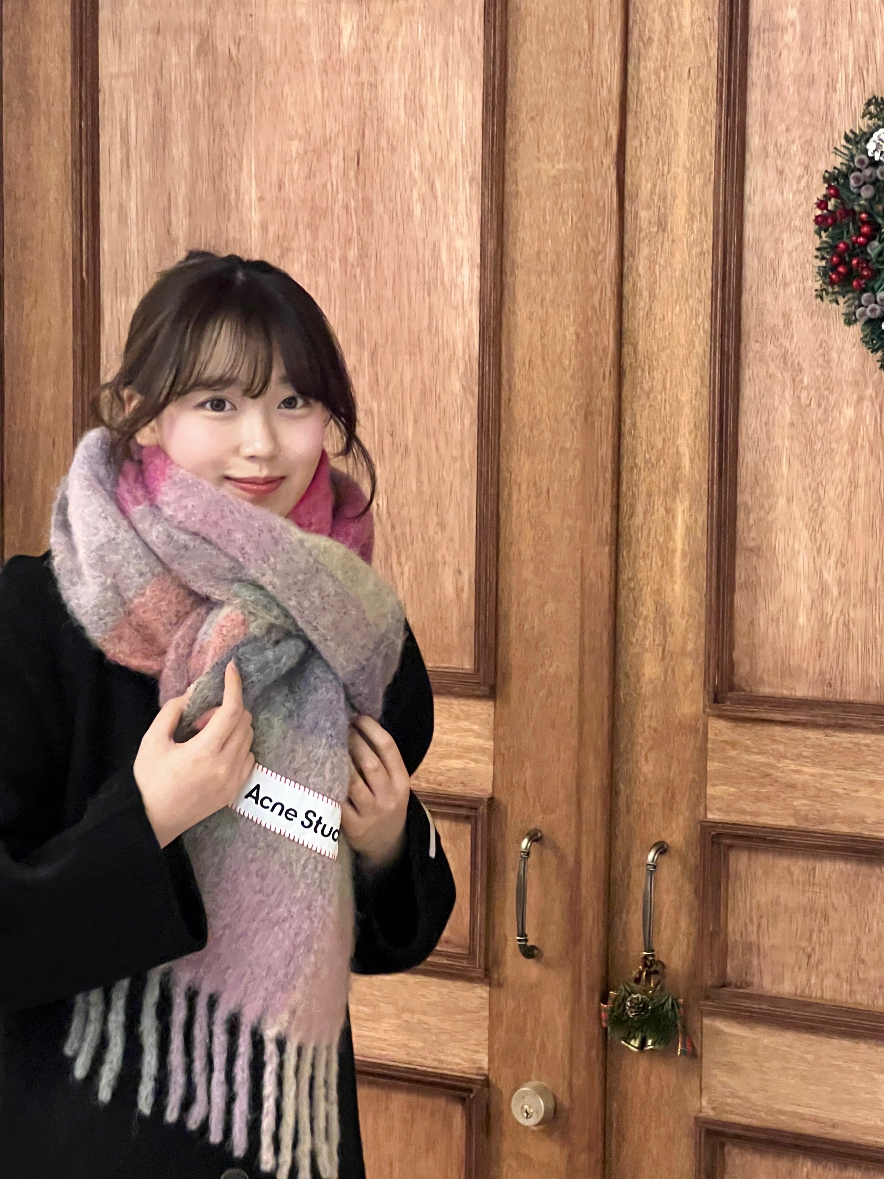 Acne Studios Mohair Check Muffler Fuchsia Lilac Pink 착용 스타일
