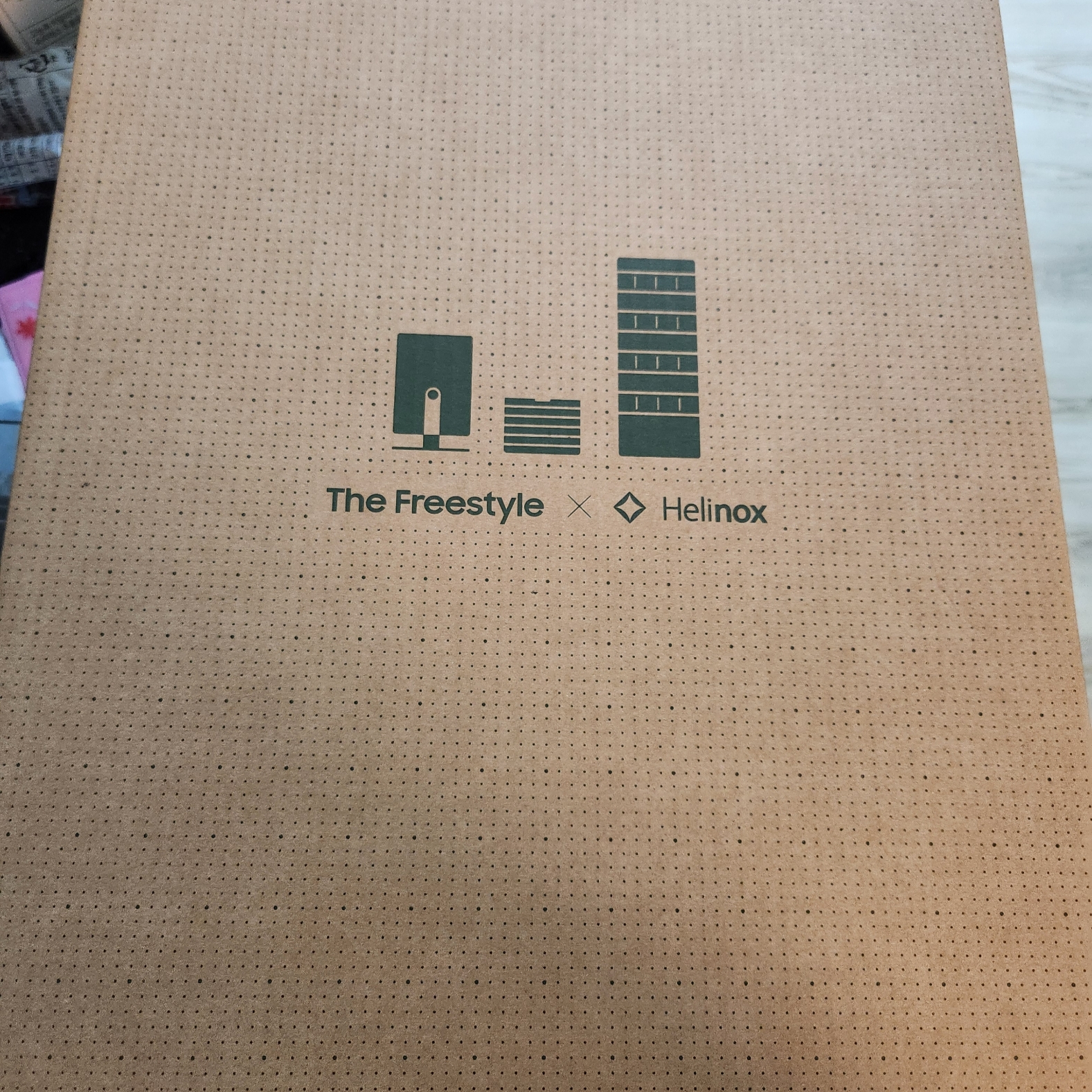 Samsung x Helinox The Freestyle Special Edition Package Dark Olive Green (Korean Ver.) 착용 스타일