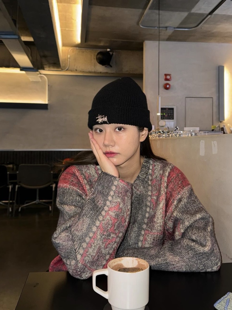 Stussy Mixed Print Alpaca Sweater Multi, Stussy Basic Cuff Beanie Black 착용 스타일 - 1