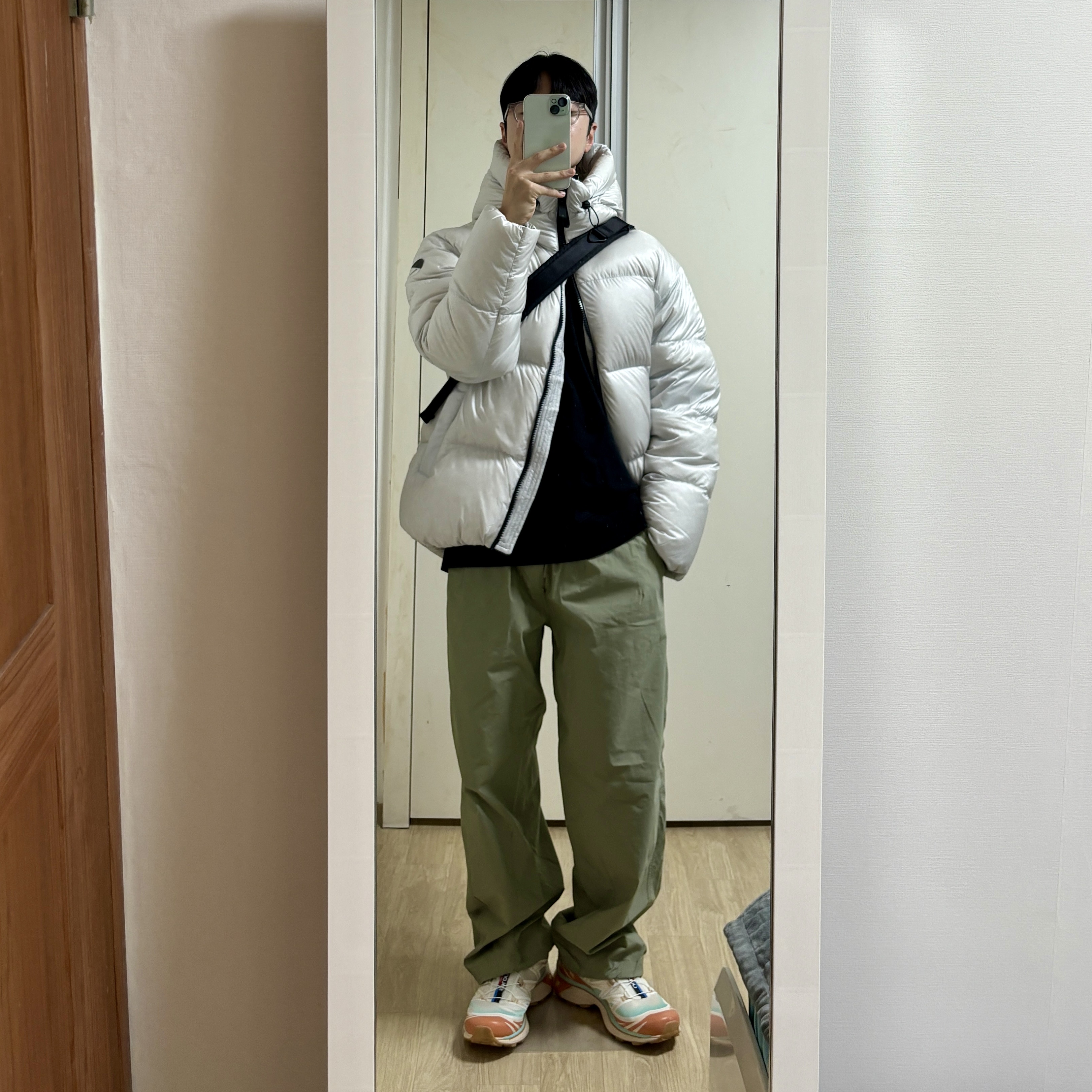 Salomon XT-6 Skyline Vanilla Ice Sun Baked 착용 스타일 - 1