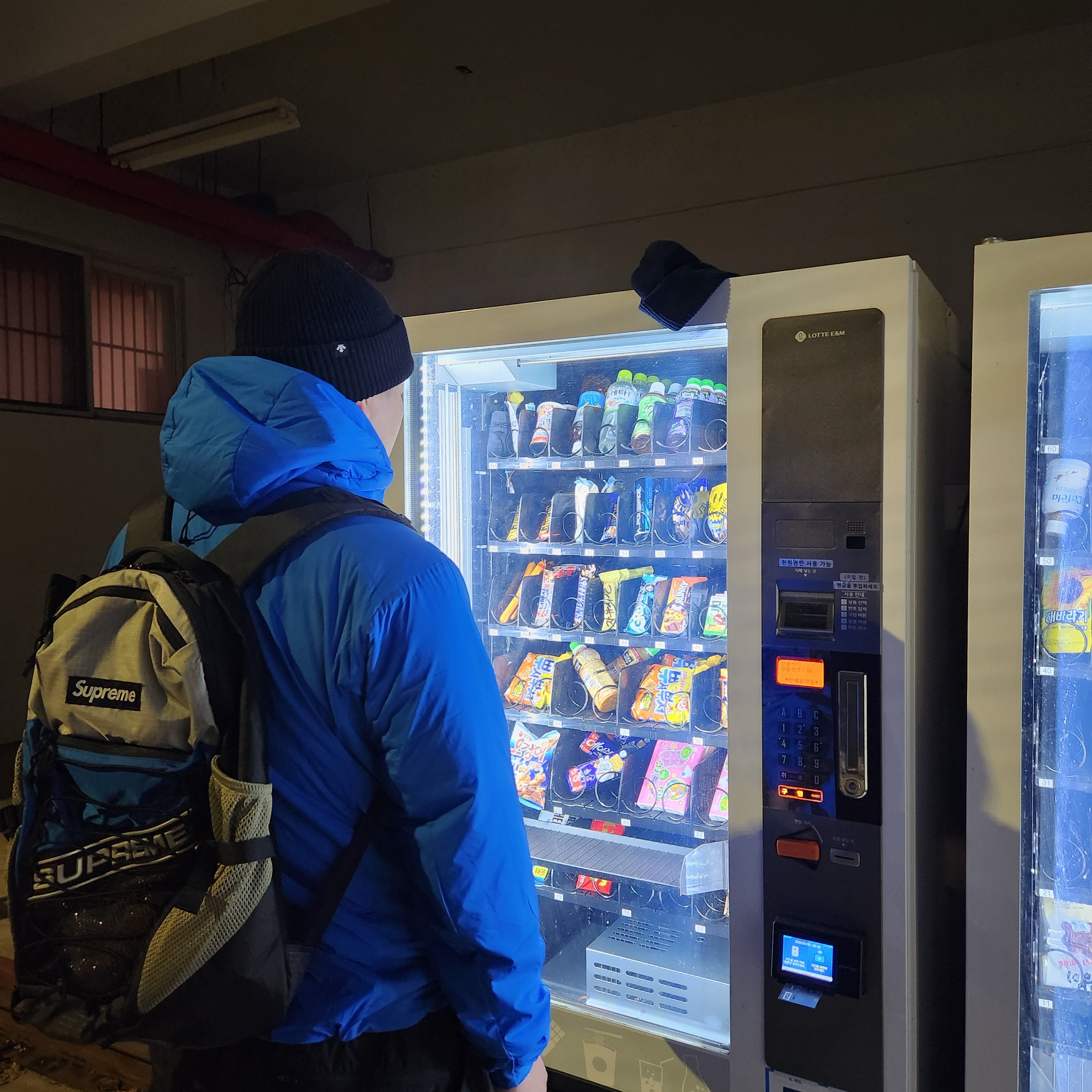 Arc'teryx Atom LT Hoody Fluidity, Supreme Backpack Blue - 23FW 착용 스타일 - 1
