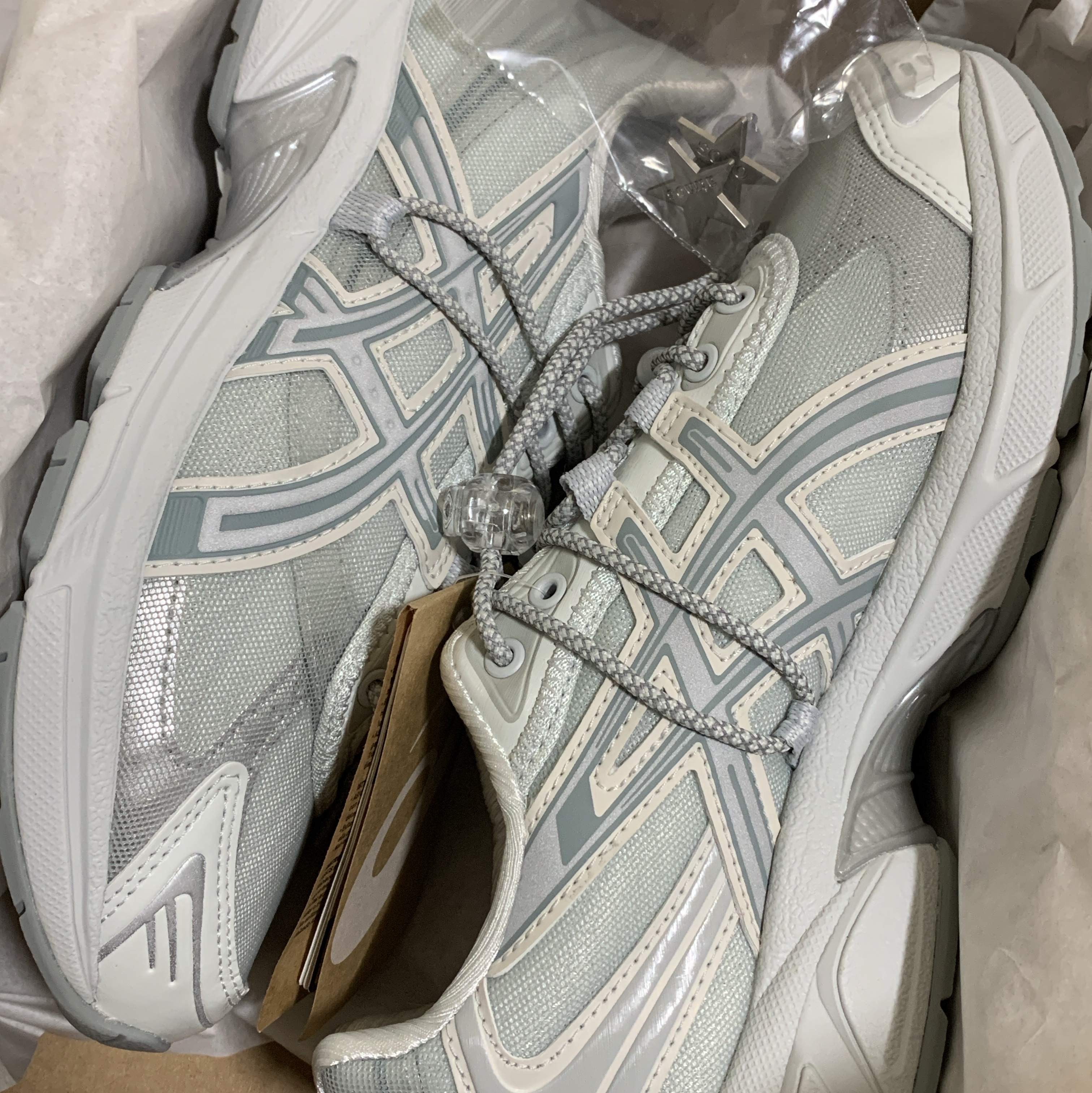 Asics x Atmos x Ojos Gel-1130 RE Glacier Grey Pure Silver 착용 스타일 - 2