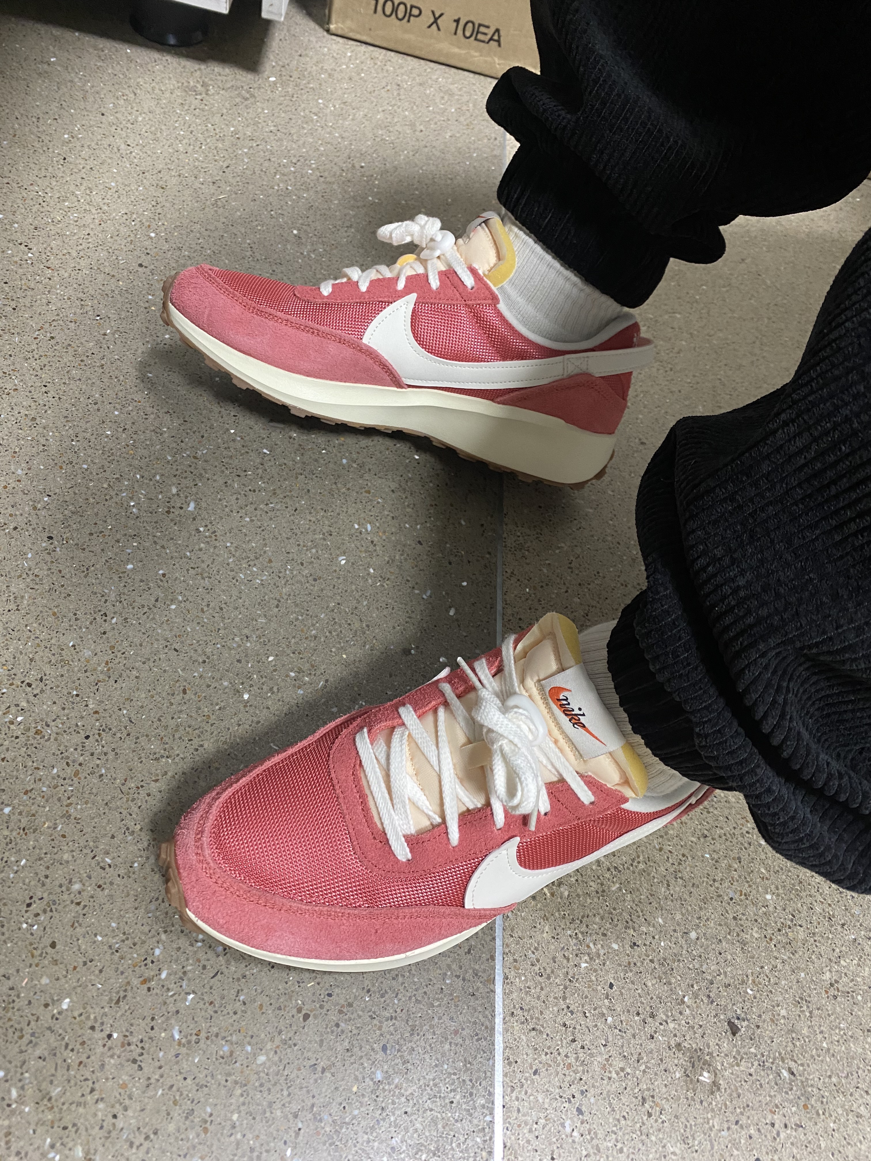 (W) Nike Waffle Debut Vintage Adobe Coconut Milk 착용 스타일