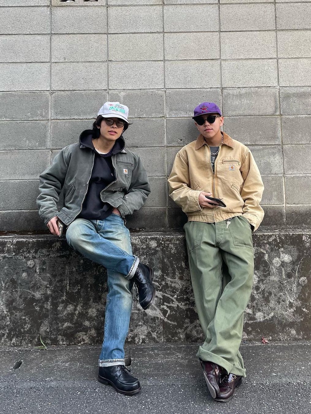 Carhartt WIP Organic Cotton Dearborn Canvas OG Detroit Jacket Deep Hamilton Brown Aged Canvas - Winter, Carhartt WIP Dearborn Canvas OG Chore Coat Smoke Green Aged Canvas - Winter 착용 스타일 - 3