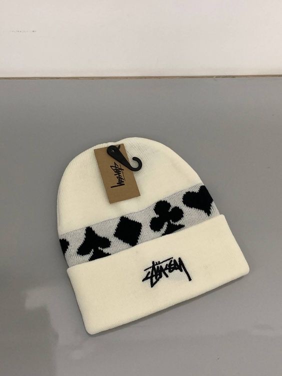 Stussy Full Suit Jacquard Cuff Beanie White 착용 스타일