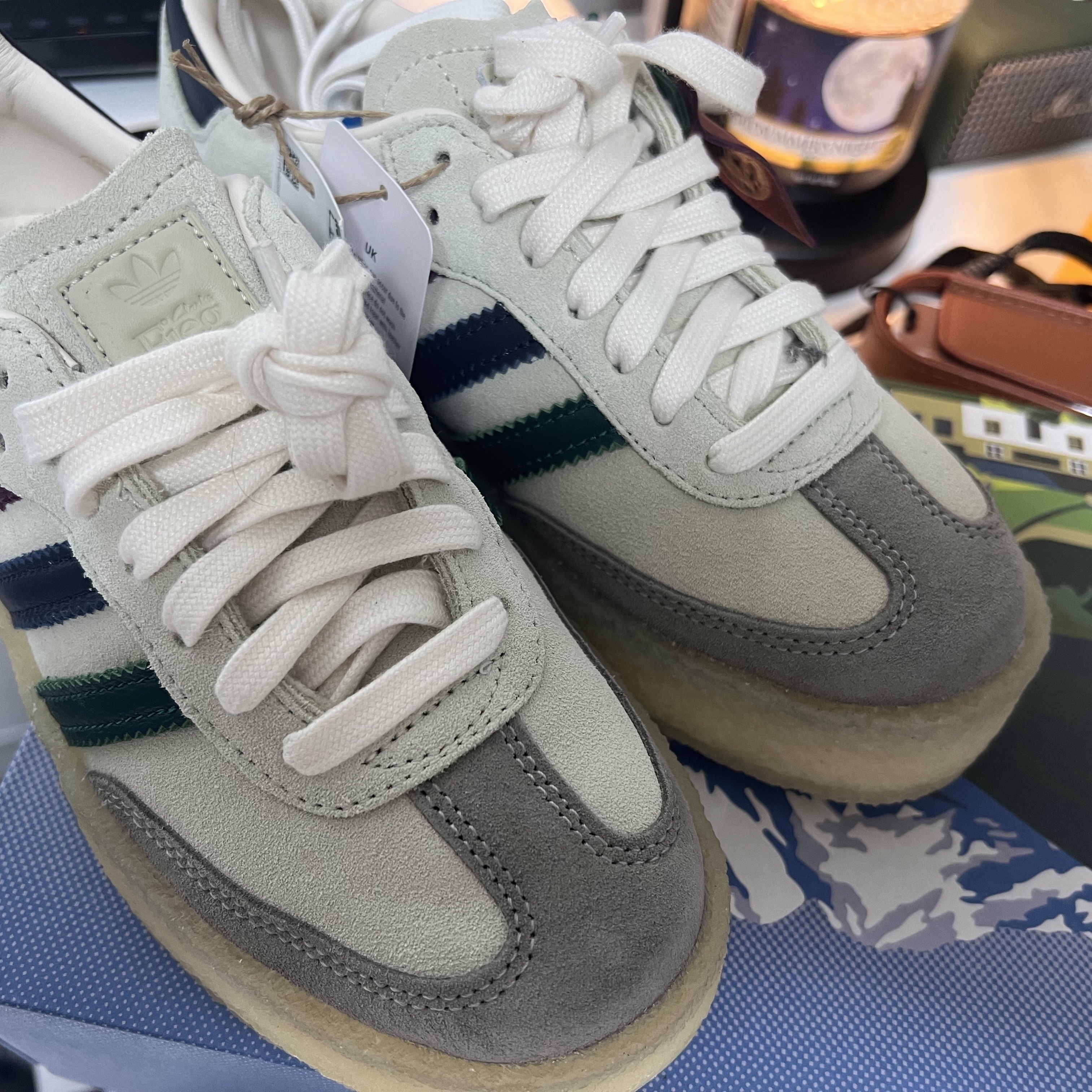 Adidas x Clarks x Ronnie Fieg 8th Street Samba Chalk White Collegiate Green 착용 스타일 - 2