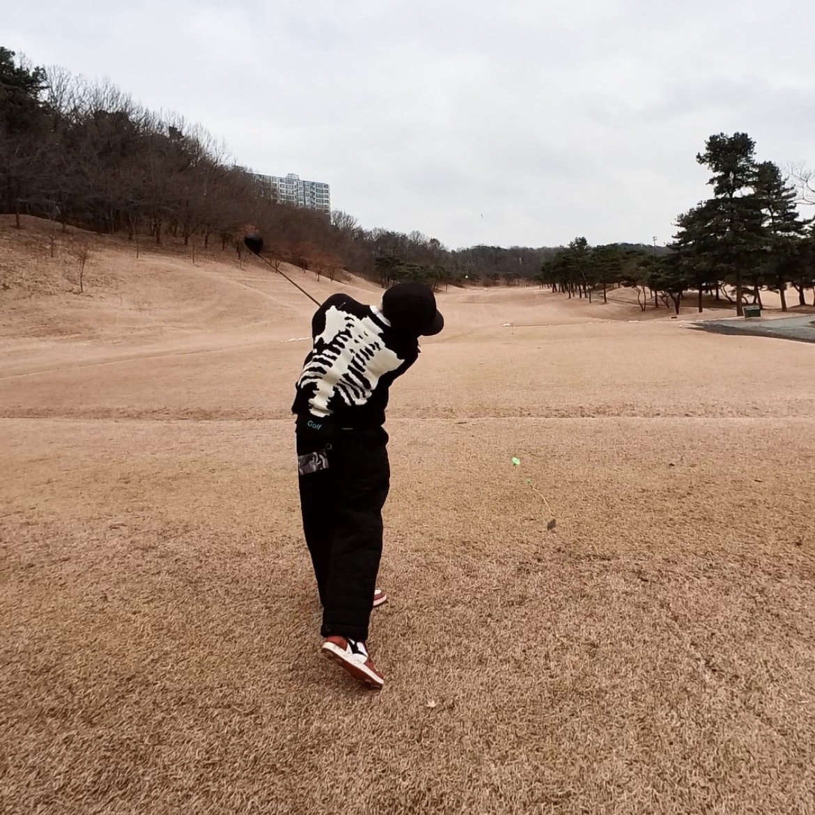 Kapital 5G Cotton Knit Bone Crewneck Sweater Black, Jordan 1 Retro High OG Chicago 2022 착용 스타일 - 1