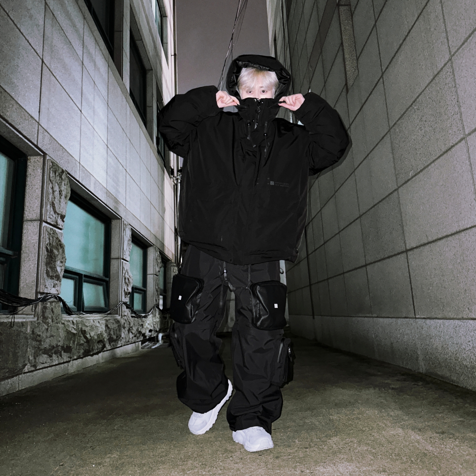 HRTM M103  Zip-Off 3L Pants Black, HRTM H112 Over-Sized Duck Down Jacket Black 착용 스타일 - 1