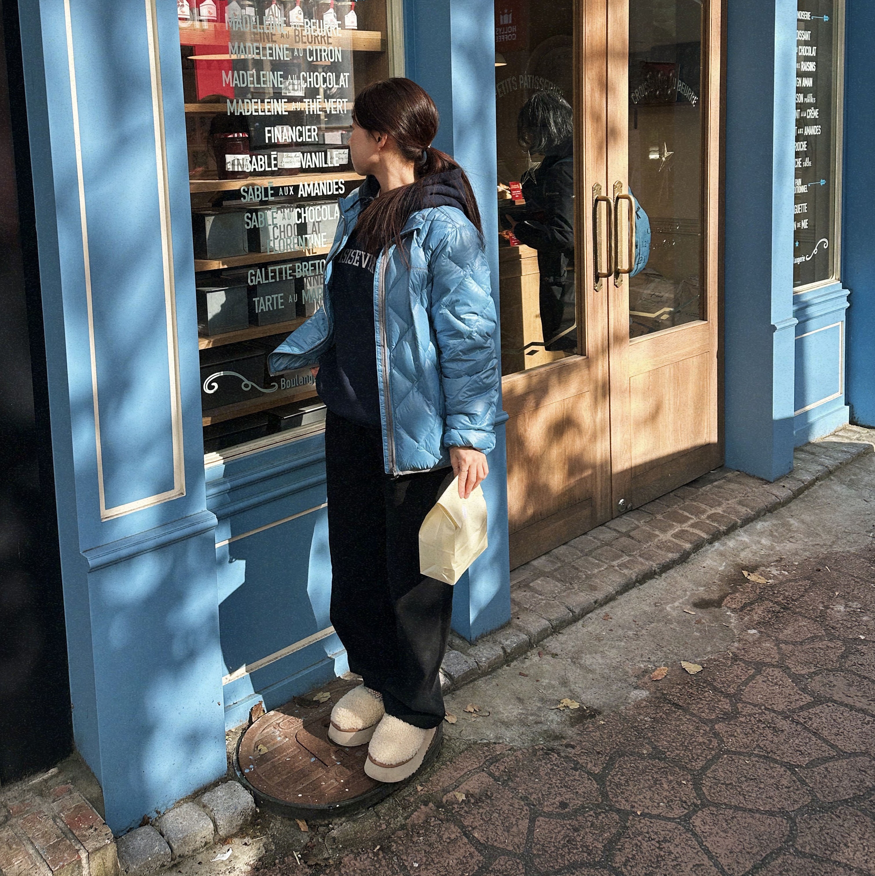 Thisisneverthat Ultralight Down Jacket Blue, (W) UGG Tazz Braid Natural 착용 스타일 - 2